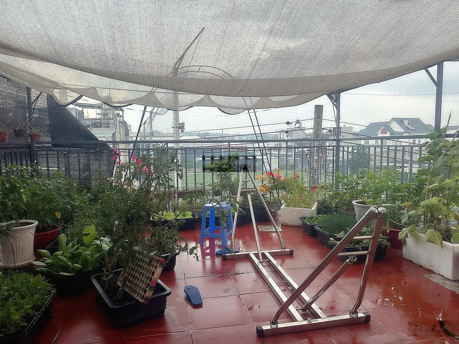 Nhà cho thuê 1 trệt 1 lầu, 3 phòng ngủ, sân ô tô, diện tích sàn xây dựng full, nội thấy có đầy đủ