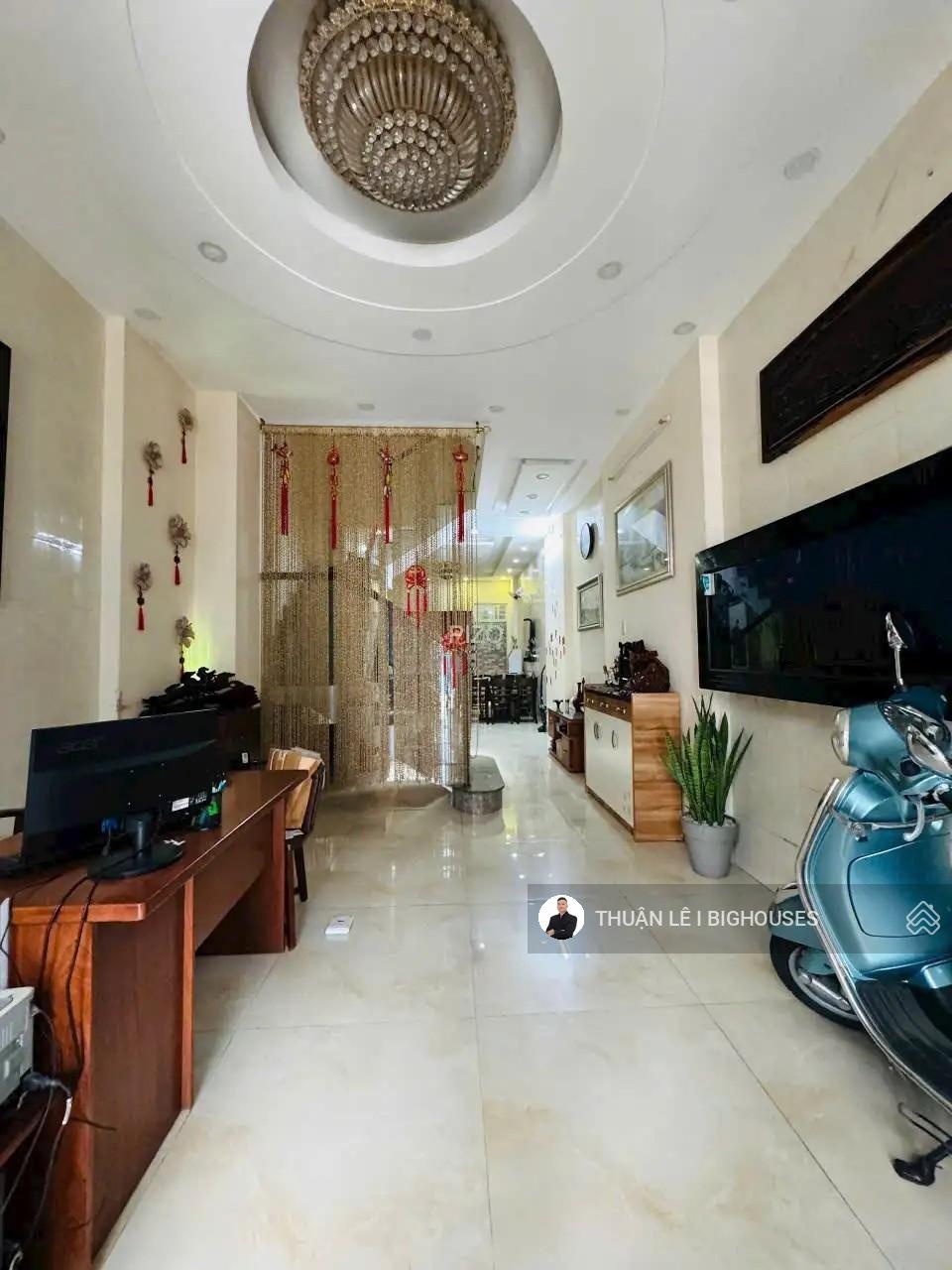 Bán nhà mặt tiền khu Đinh Tiên Hoàng sát Đakao, quận 1, 4m x 16m, nhà mới, đẹp 4 tầng / 5 PN lớn
