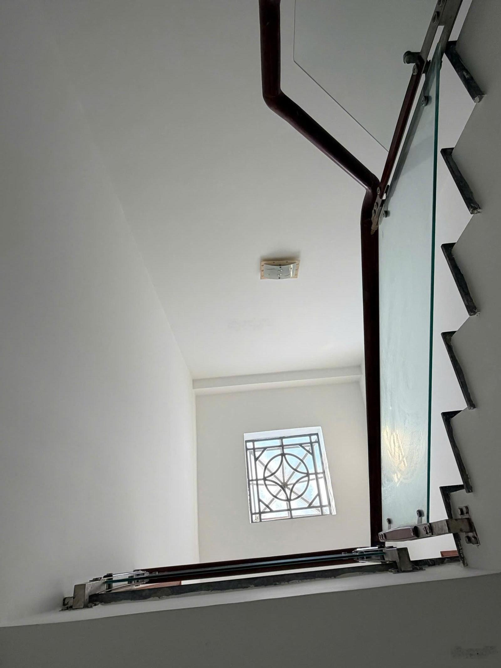 NHÀ LÔ GÓC 2 MẶT TIỀN HẺM 6M trung mỹ tây, Q12 nhà mới đẹp ,chỉ hơn 4 tỷ