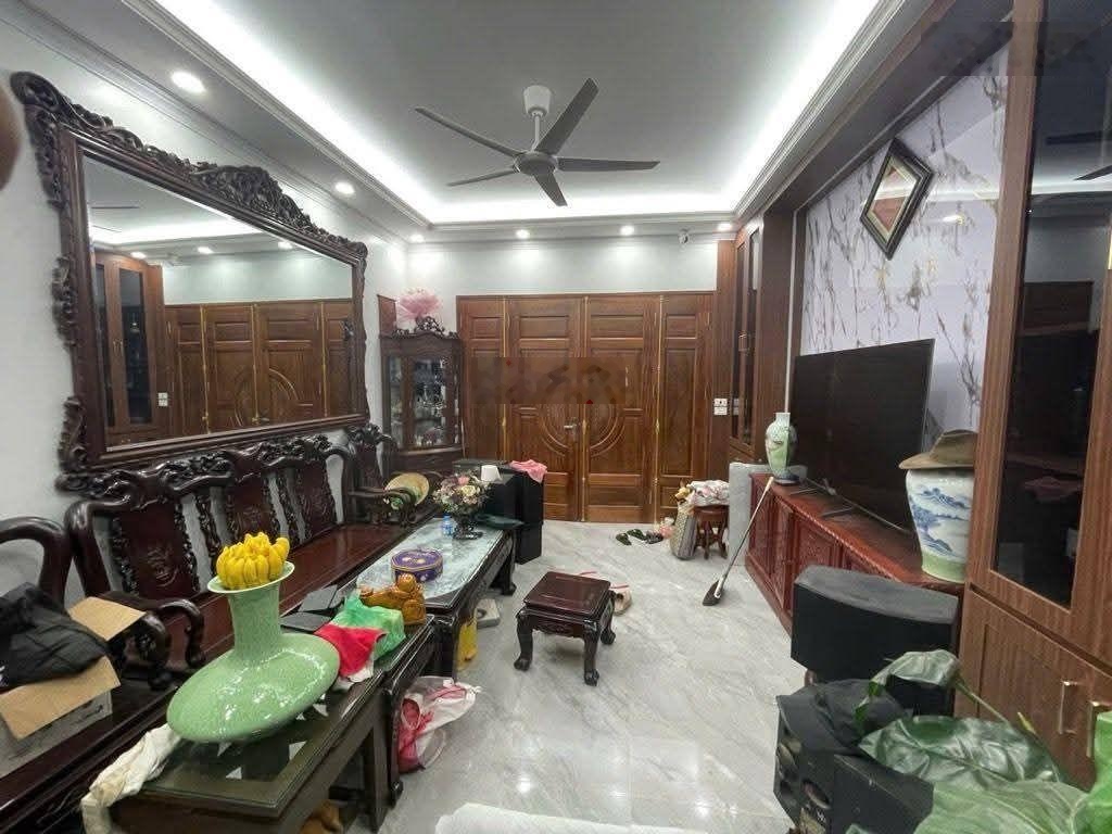 P/L gara ô tô Đông Ngạc, 40m2 chỉ 9.X tỷ, dân xây 4 ngủ, mặt ngõ thông, kinh doanh, gần trường, chợ