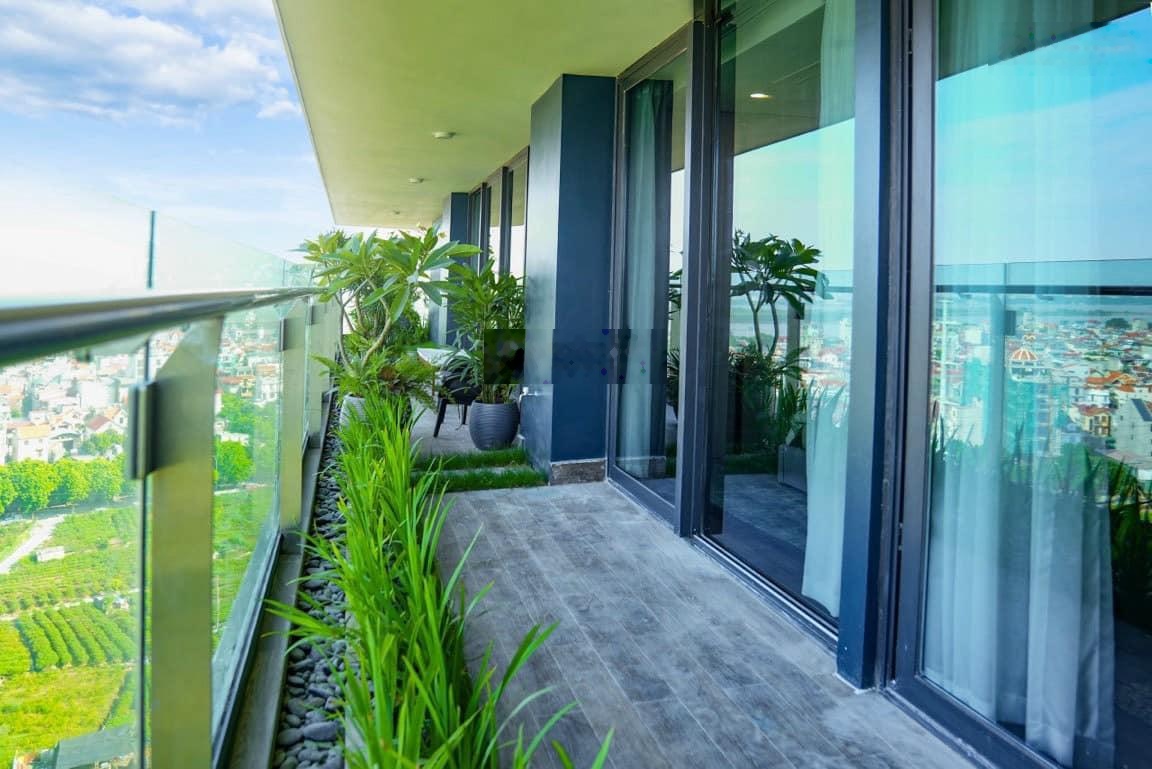 Cho thuê gấp CC Sunshine Golden River, 30 triệu, 141m2, 3PN, 2VS, full nội thất