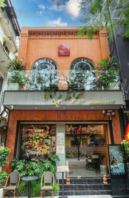 Cho thuê nhà mặt phố Tràng Tiền, giá cực chất, diện tích 260m2