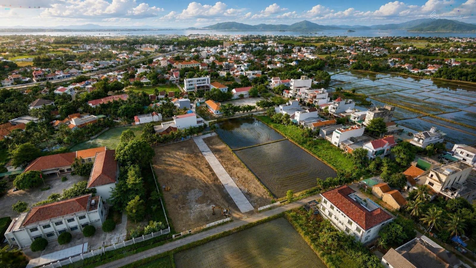 Giá 1tỷ300, diện tích hơn 130m2 đất full thổ, đường bê tông 6m, thuộc xã Tu Bông, tỉnh Khánh Hoà