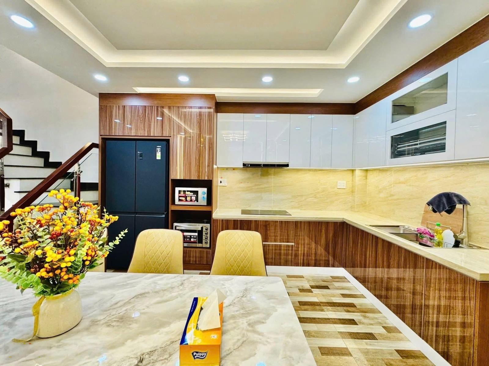 6 tỷ 450 - tài sản dòng tiền - nhà pasteur q3 115m2 thu nhập $2000/tháng. sổ hồng sẵn