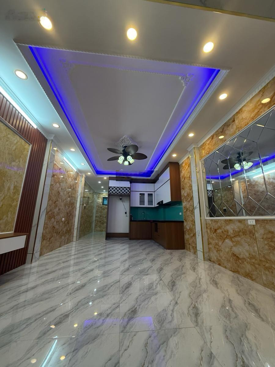 Nhà Đẹp Tam Trinh - Hoàng Mai 40m - 6T - mt4m - 11.5 Tỷ .10m ra mặt phố , oto đỗ gần, 2 mặt ngõ