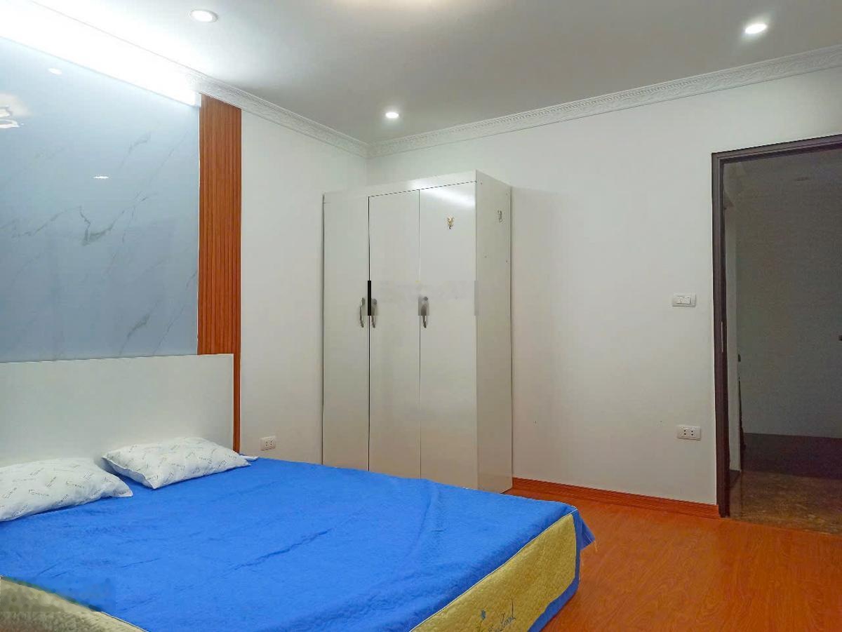 Giảm sâu, nhà đẹp phố Bắc Hồng, trước nhà rộng thoáng vài bước chân ra hồ ,34m2x5T, tổng 3PN