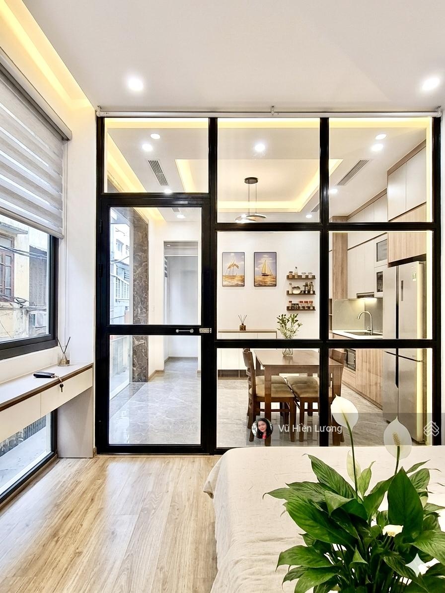 Chính chủ bán toà căn hộ dv 14 phòng - 2 thoáng. Dòng tiền ~ 1.5tỷ. Gần phố Cầu Giấy mặt tiền 8m