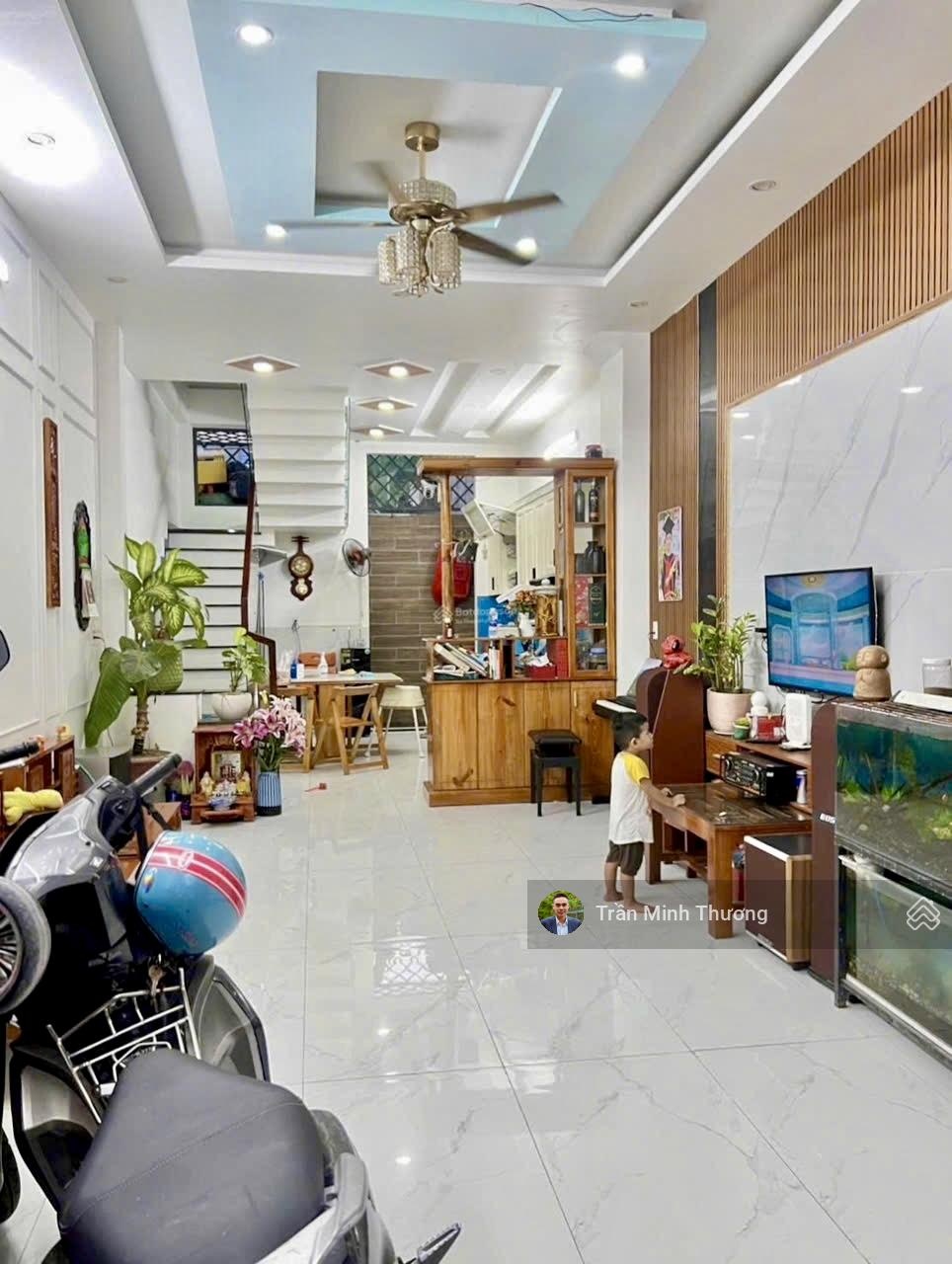 Bán nhà 3 tầng - ô tô đỗ cửa - sát liên phường - global city