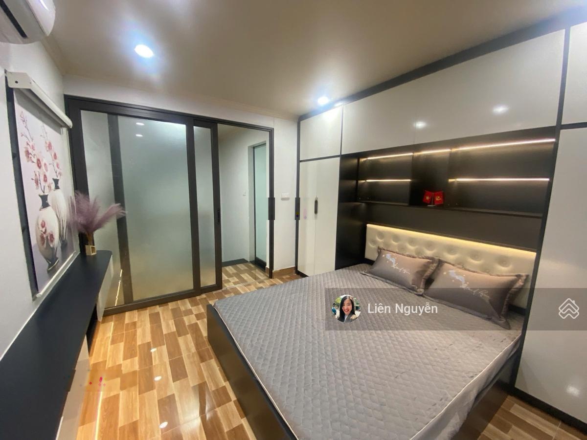 Bán nhà Nguyễn Đình Chiểu, 25m2, 5 tầng 3 phòng ngủ, mặt tiền 3.3m, giá nhỉnh 8 tỉ, ngõ rộng thoáng