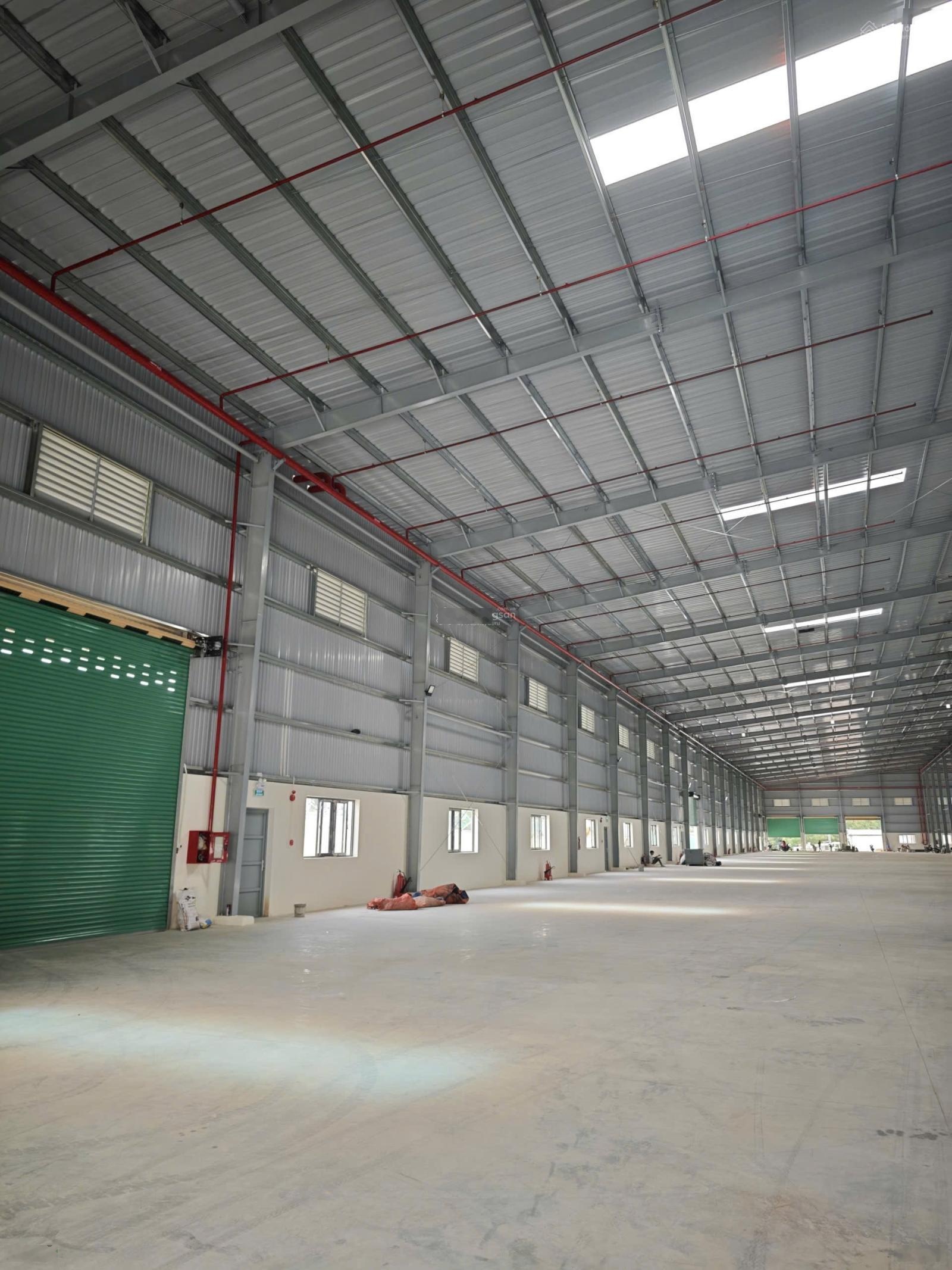 Tôi cần bán xưởng đang cho thuê 1tỷ1 1tháng, giá bán 150tỷ xưởng mới xây được 1 năm, mặt ĐT 748