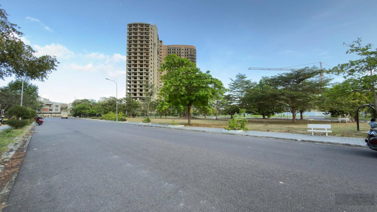 Cần bán đất dt 585m2 (ngang 18,3m) - Giá 90 tr/m2. Khu Đô thị Biển An Viên, P. Nam Nha Trang.
