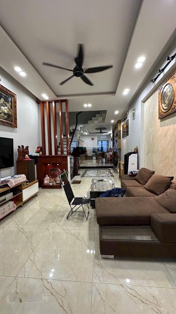 -nhà 3 tầng -phan văn hớn -xã bà điểm-hóc môn .hẻm 8m xe tải thông . 4 x 26m.(104m)