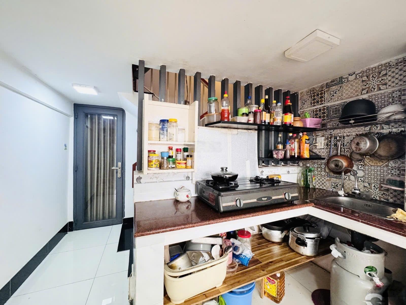 Mt hẻm kd lạc long quân 8m - oto đậu ngày đêm - 39m2 4 tầng - vừa ở vừa cho thuê chỉ hơn 7 tỷ tl