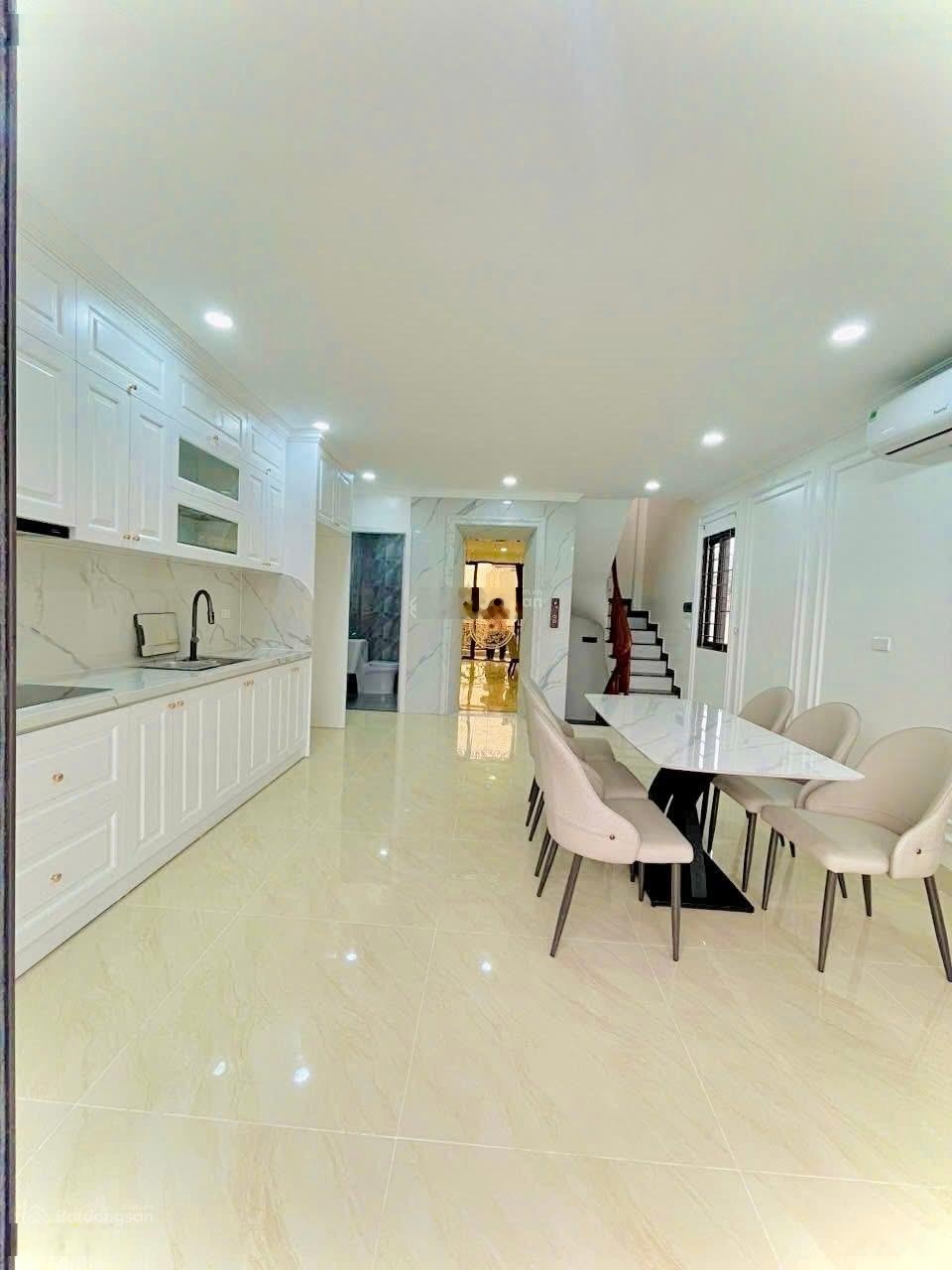 Nhà Vĩnh Hưng Hoàng Mai sát phố gần oto 45M2 6 tầng thang máy 5M mặt tiền full nội thất nhỉnh 14 tỷ