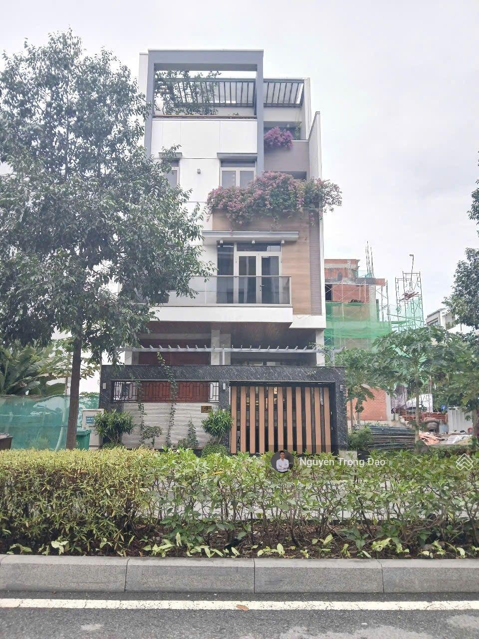 Cho thuê nguyên căn 8*20m, Hầm 4 Lầu, Thạnh Mỹ Lợi, Quận 2, 4 PN, Full nội thất, Có Hồ Cá Coi