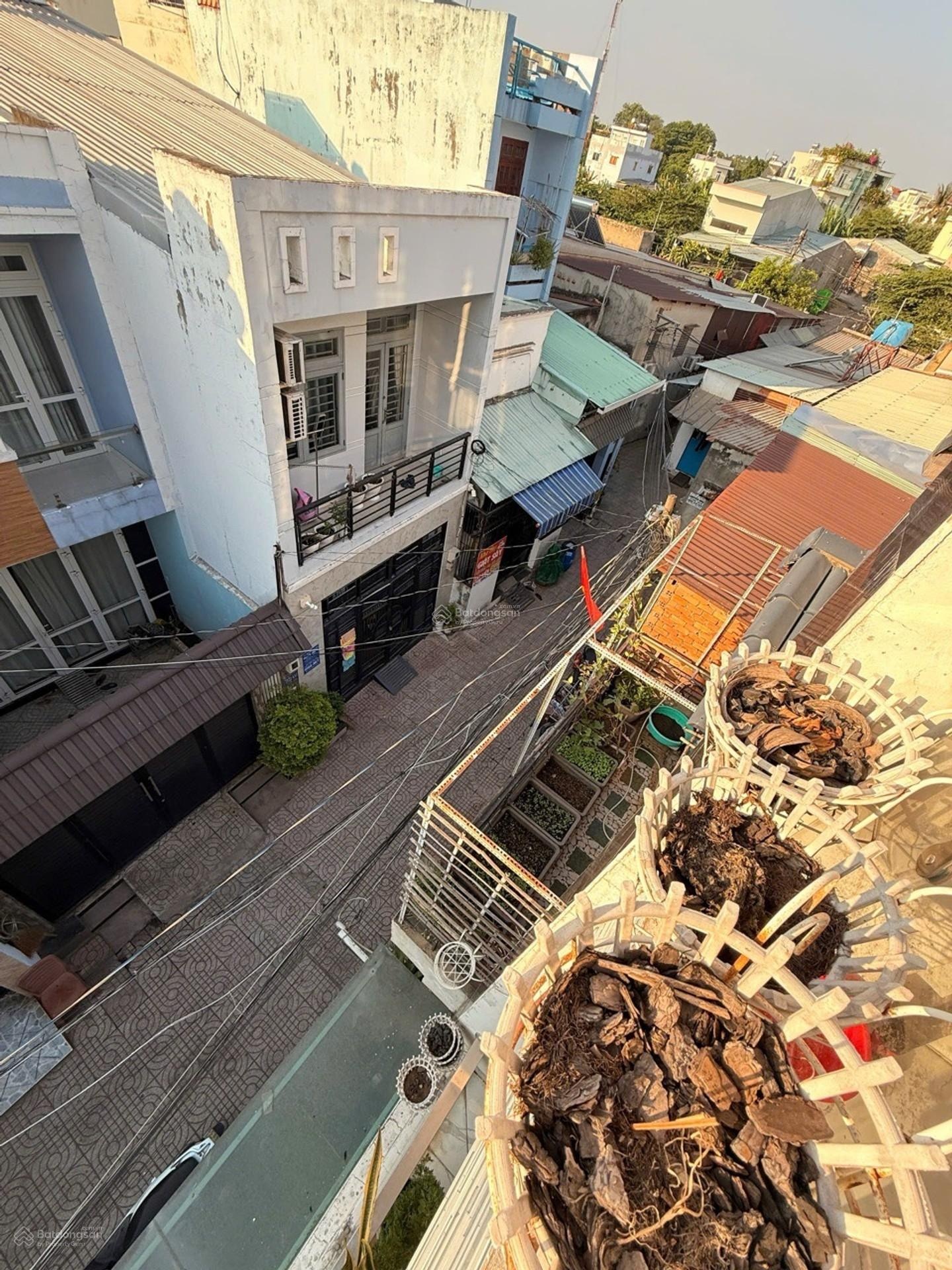 Bán nhà ngô chí quốc lô góc 2 mặt thoáng - 3 tầng - tặng nội thất tiền tỷ sát chợ đầu mối