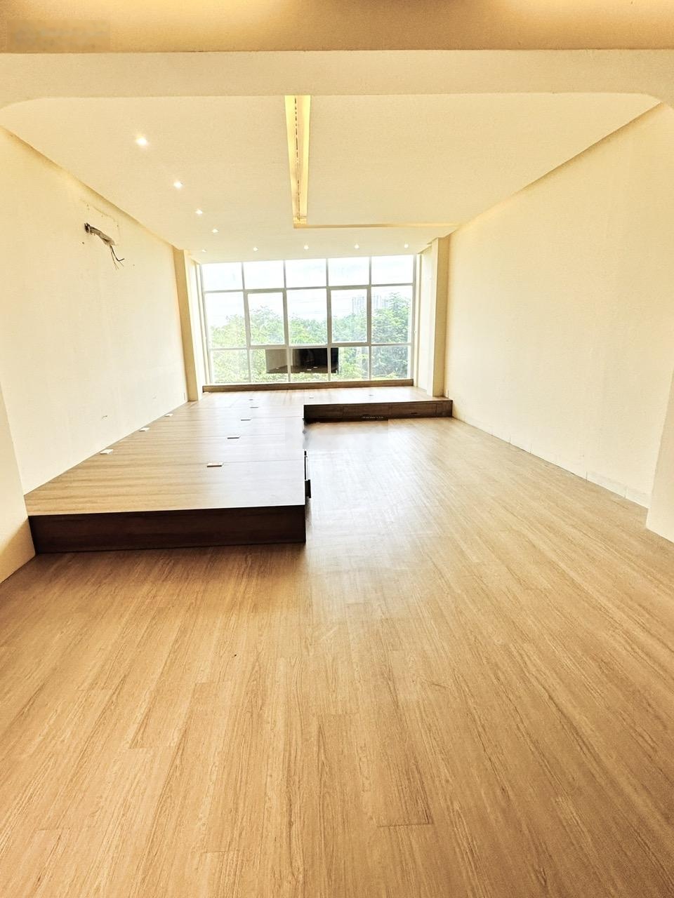 Cho thuê nhanh nhà phố 2 mặt tiền đường trần não - 1 hầm 1 trệt 3 tầng - 5x20m - 70tr/tháng còn tl