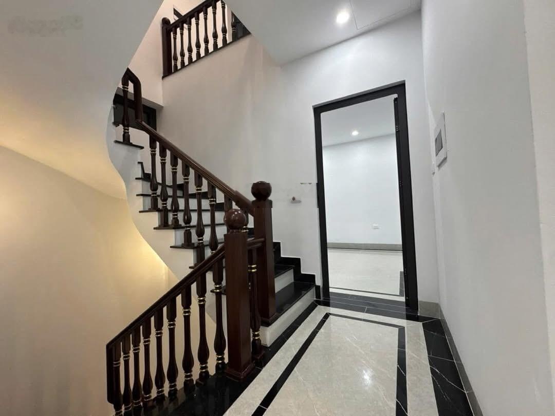 Biệt thự lô góc Phú Xá - Phú Thượng - DT: 96m2, 5 Tầng, 6PN KK, sân vườn, ban công - 18,8 tỷ