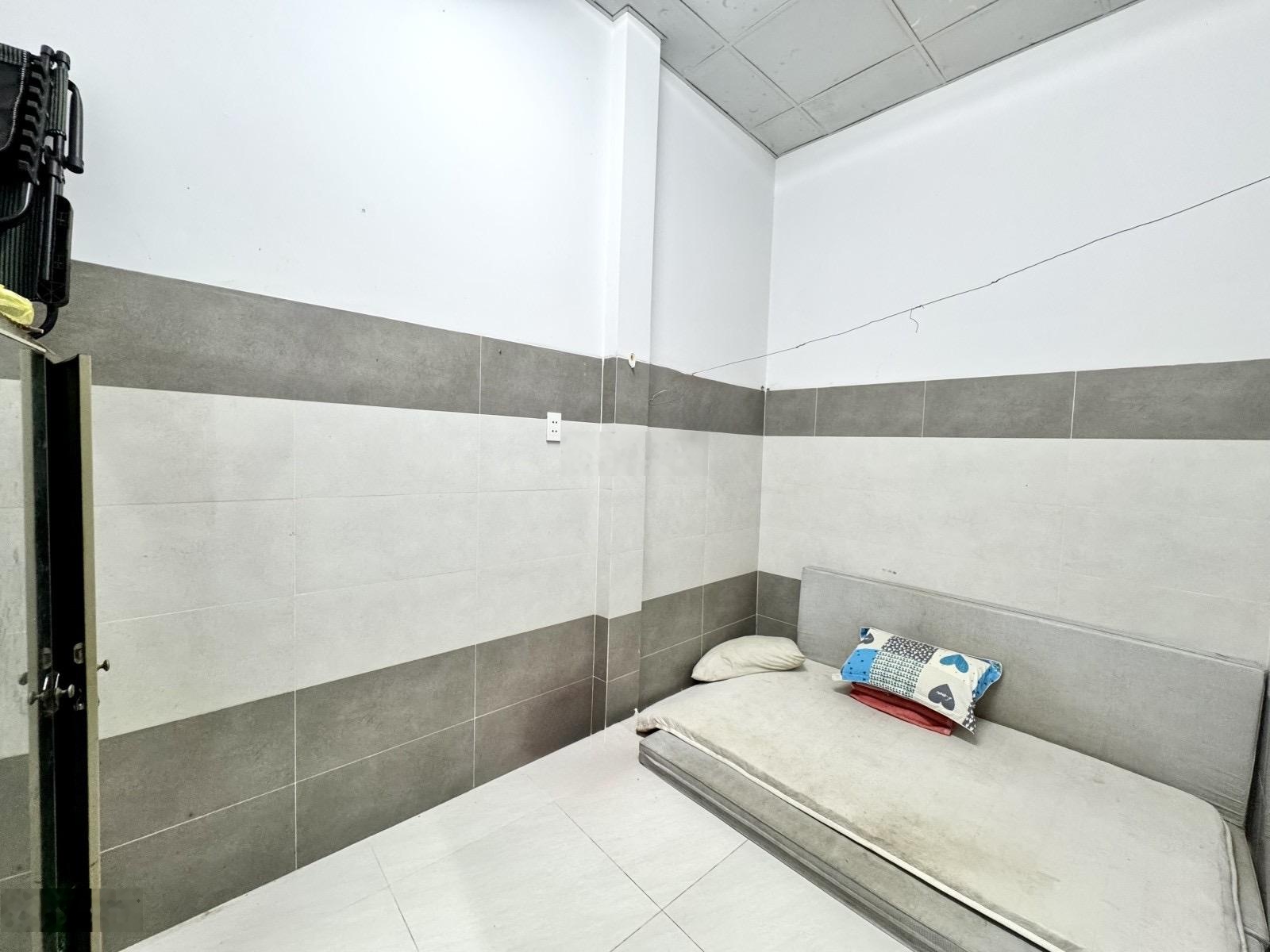 Bán Nhà Lý Thường Kiệt Gần Đại Học Bách Khoa 40 M2 Hẻm 4 Mét Giá 4,99 Tỷ còn thương lượng!
