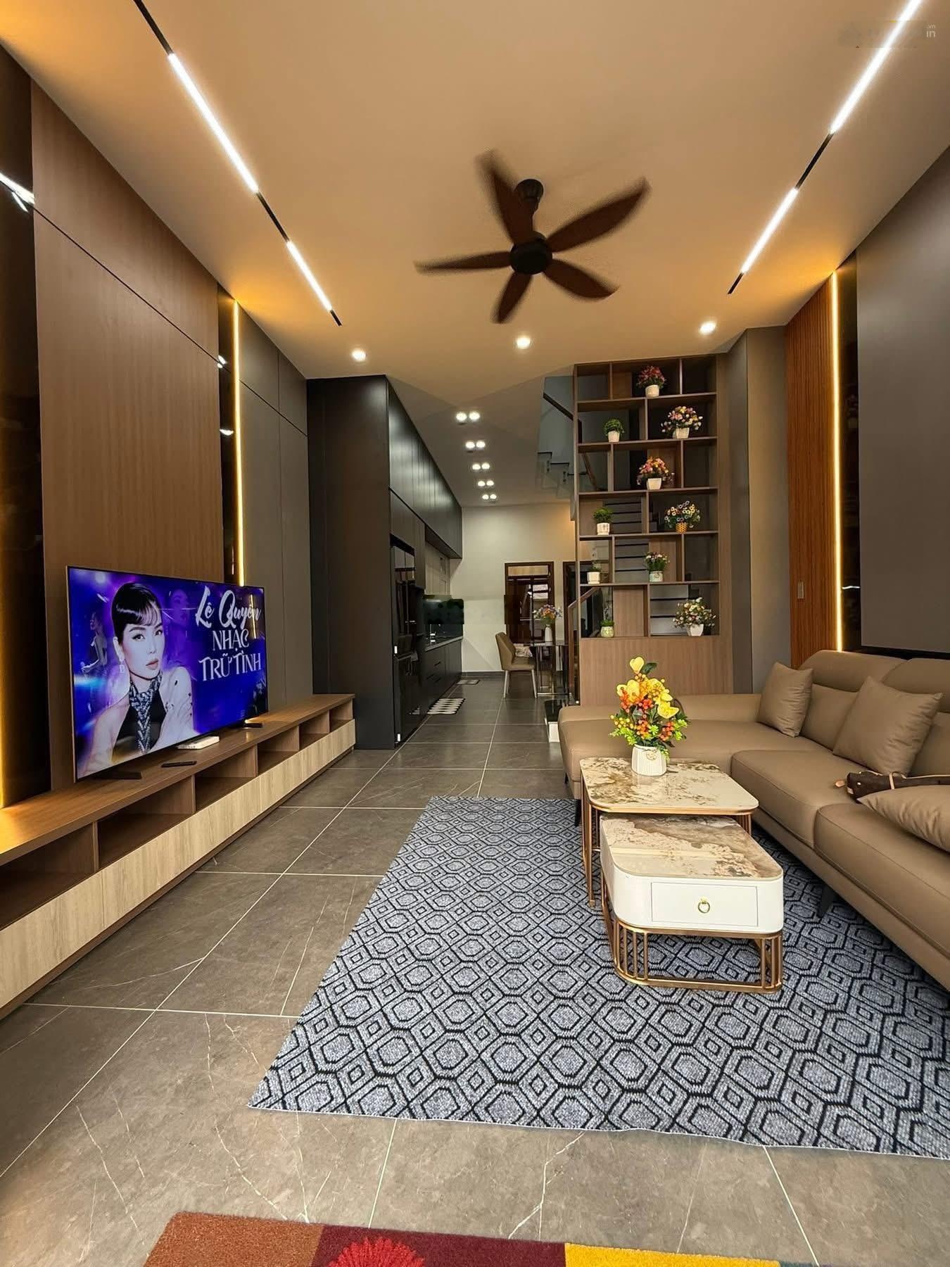 Chủ cần bán gấp để đi định cư Nhà đẹp Phạm Ngũ Lão DT 36m2 Giá 2tỷ SHR 1 trệt 1 lầu