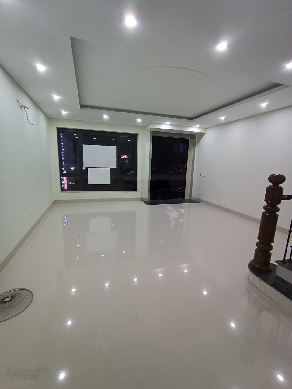 Cho thuê nhà Riêng Nguyễn Văn Lộc - Mỗ Lao, DT 95m2, 5 tầng 1 Hầm, có điều hòa, Vị trí kinh doanh