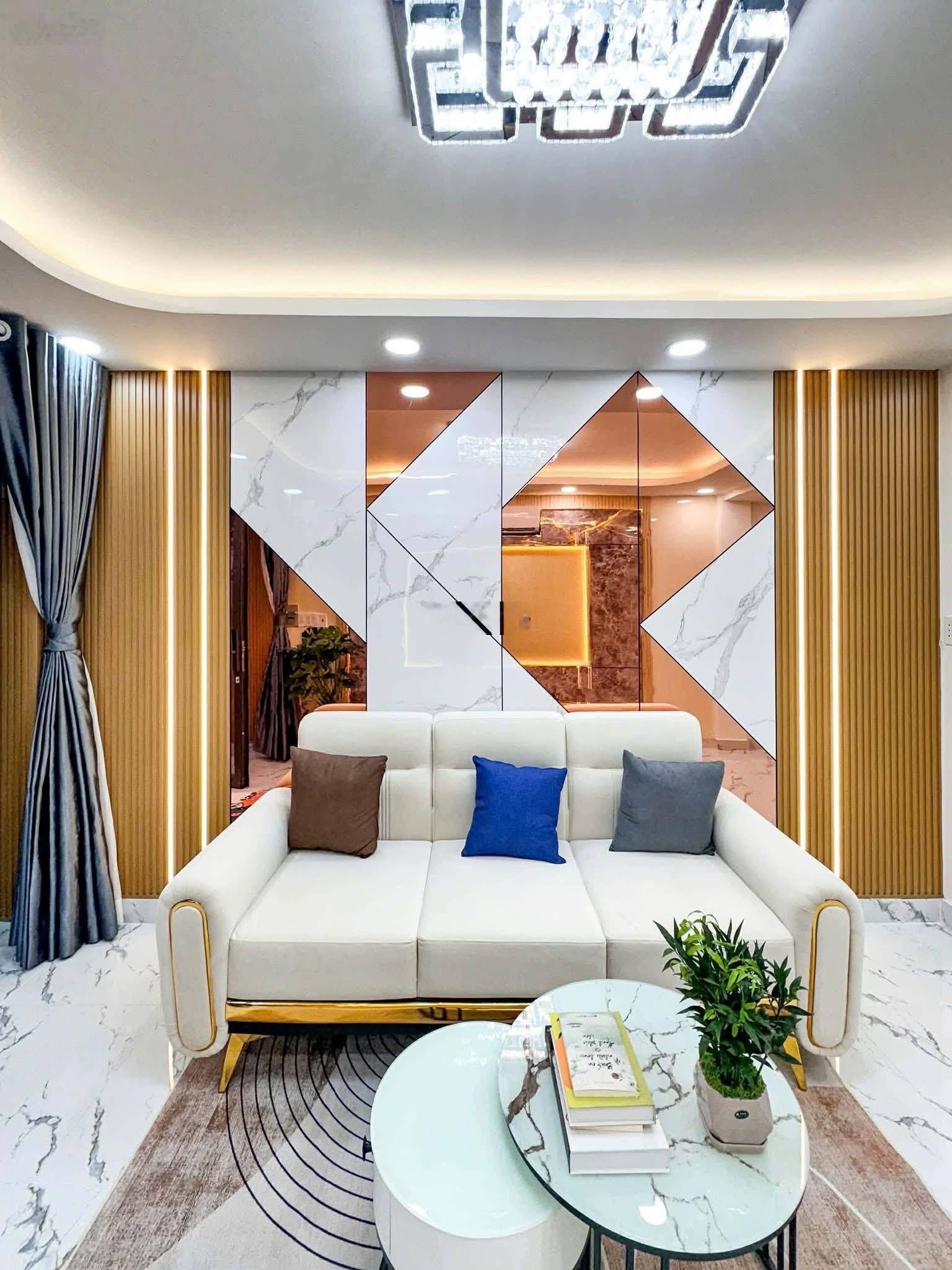 Cần bán gấp nhà ở vòng xoay Điện Biên Phủ - 36m2 - Quận 1- Giá 7ty8 - Sổ hồng riêng- Hểm To
