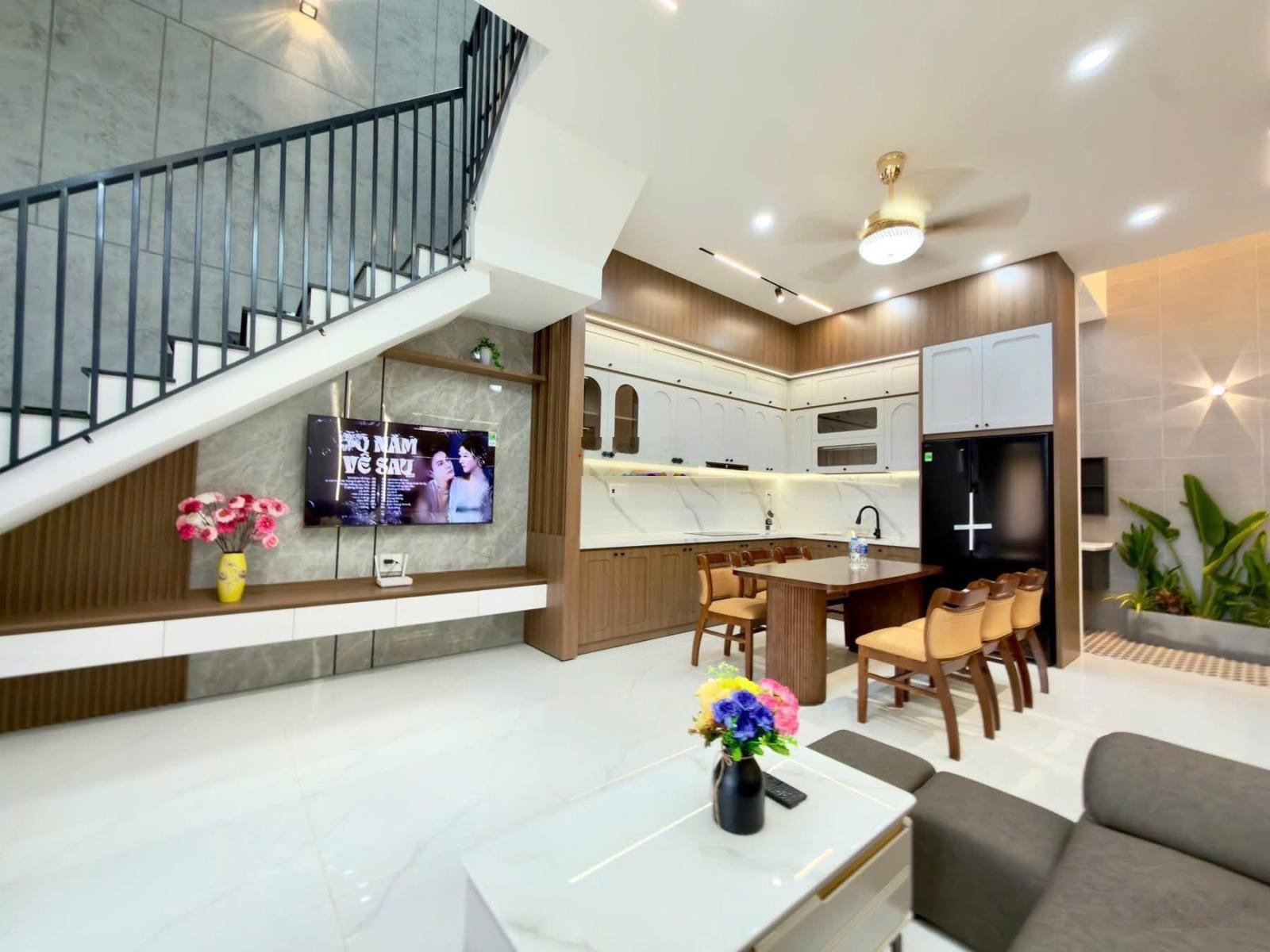 1T98 Còn TL Thu nhập 21tr/th Bán nhà Âu Cơ , 65,8 m2, 3PN, 3WC, 2 tầng đầy đủ nội thất