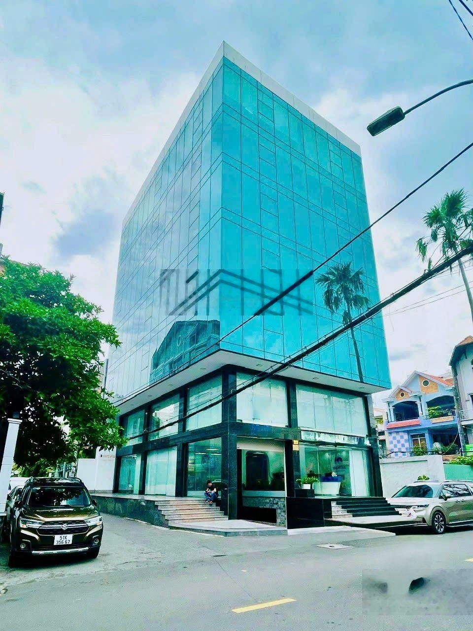 Cho thuê tòa văn phòng ngay Phan Đăng Lưu 15m x 20m hầm trệt 6 lầu, PCCC chuẩn