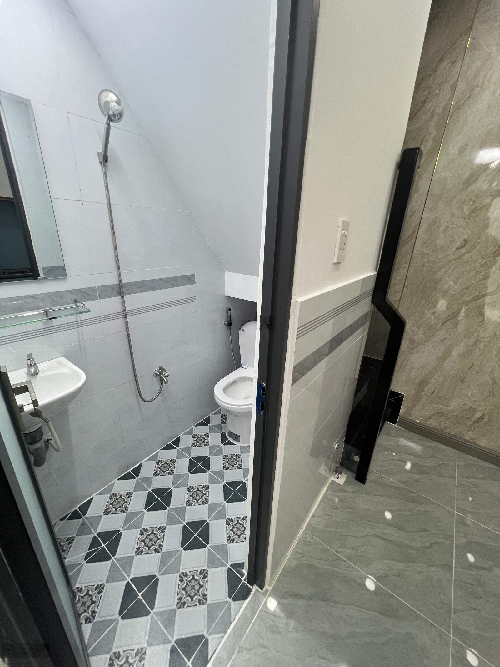 Nhà lầu 3,5x7m hẻm xe hơi đường Nguyễn Ảnh Thủ gần Ngã 3 Đông Quang, có 2PN. Giá 1,038 tỷ (còn bớt)