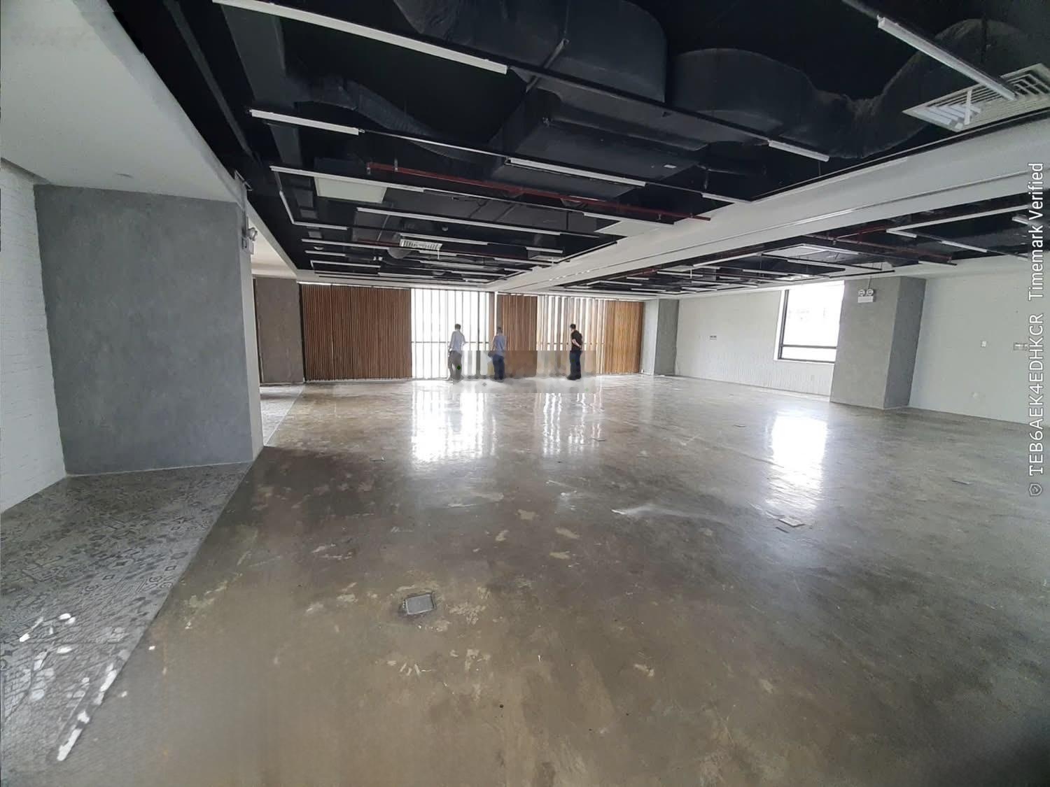 Cho thuê tòa nhà mặt tiền tô hiến thành diện tích 16 x 27m tổng diện tích 1.300m2 quận 10