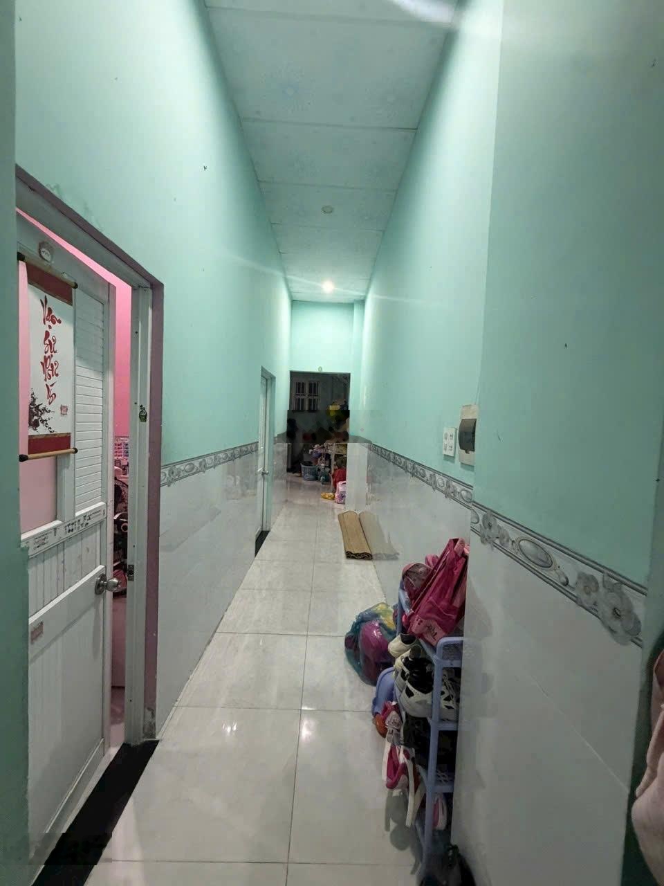 Bán nhà SR, TC P. Tân Hiệp, gần chợ, DT 5x25m, sân oto, đường ôtô chỉ 2,8 tỷ