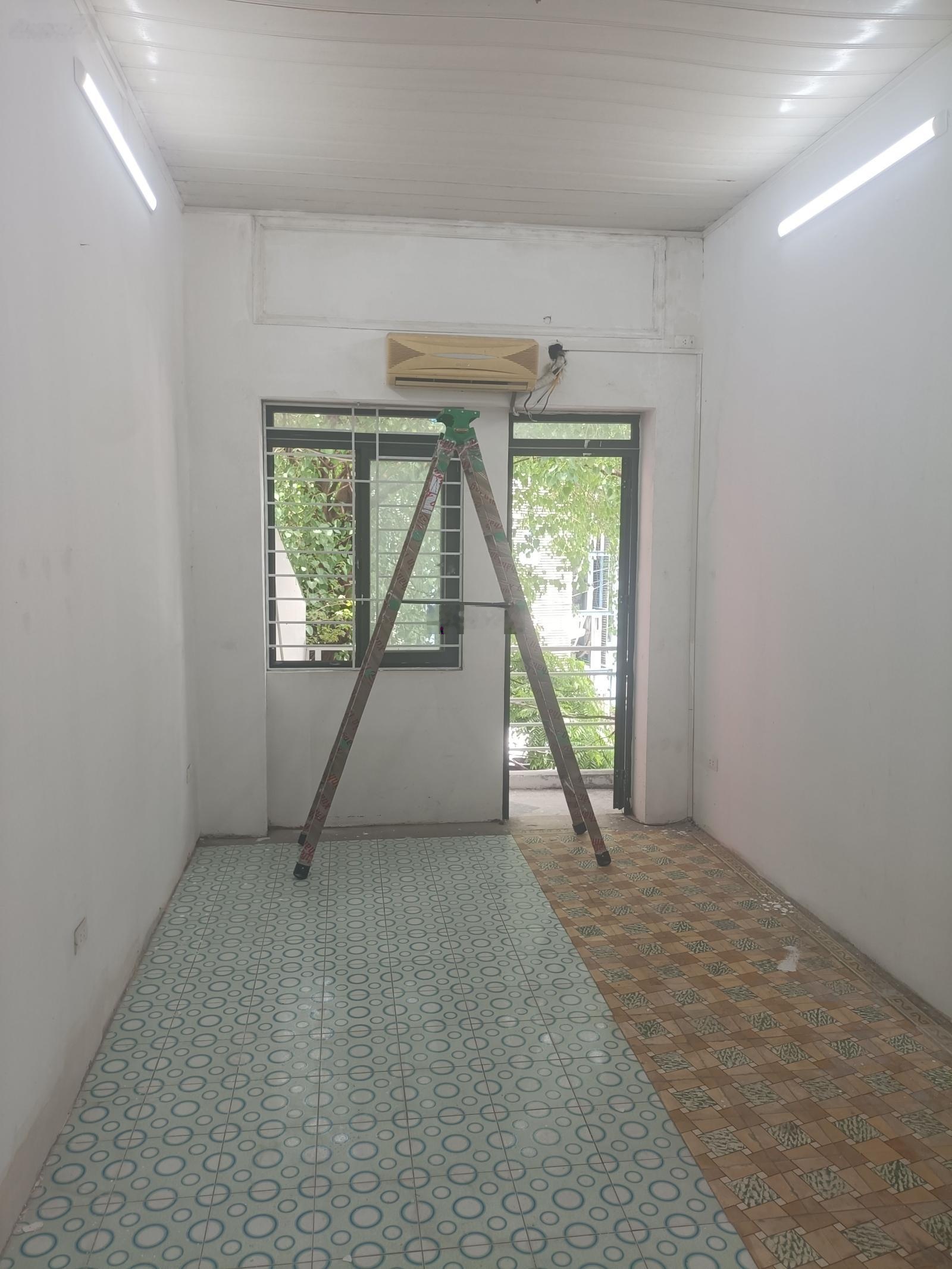 Nhà 2 tầng hiếm tại 34 nguyễn công trứ_ vào luôn