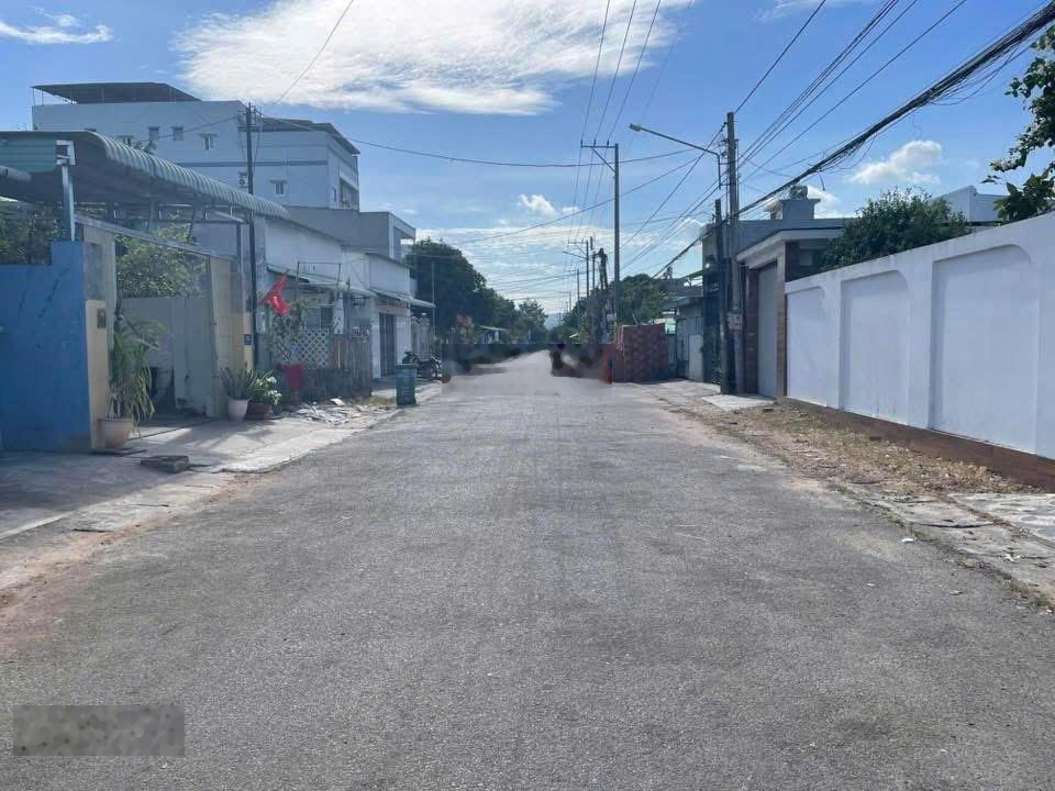 Chính chủ gửi bán lô biệt thự mặt tiền đường Nguyễn Mạnh Hùng phường Long Toàn