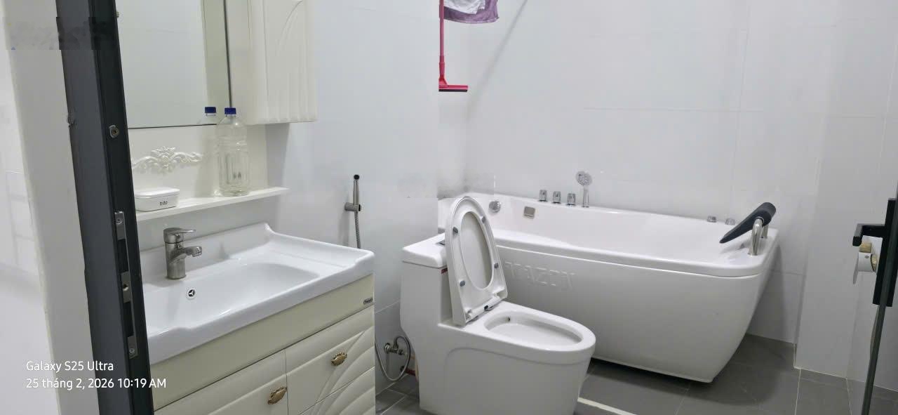 Bán gấp nhà chính chủ đường TL40 Thạnh Lộc, 1 trệt 1 lầu 110m2, nhà mới, full gạch mát mẻ, 6.35 tỷ