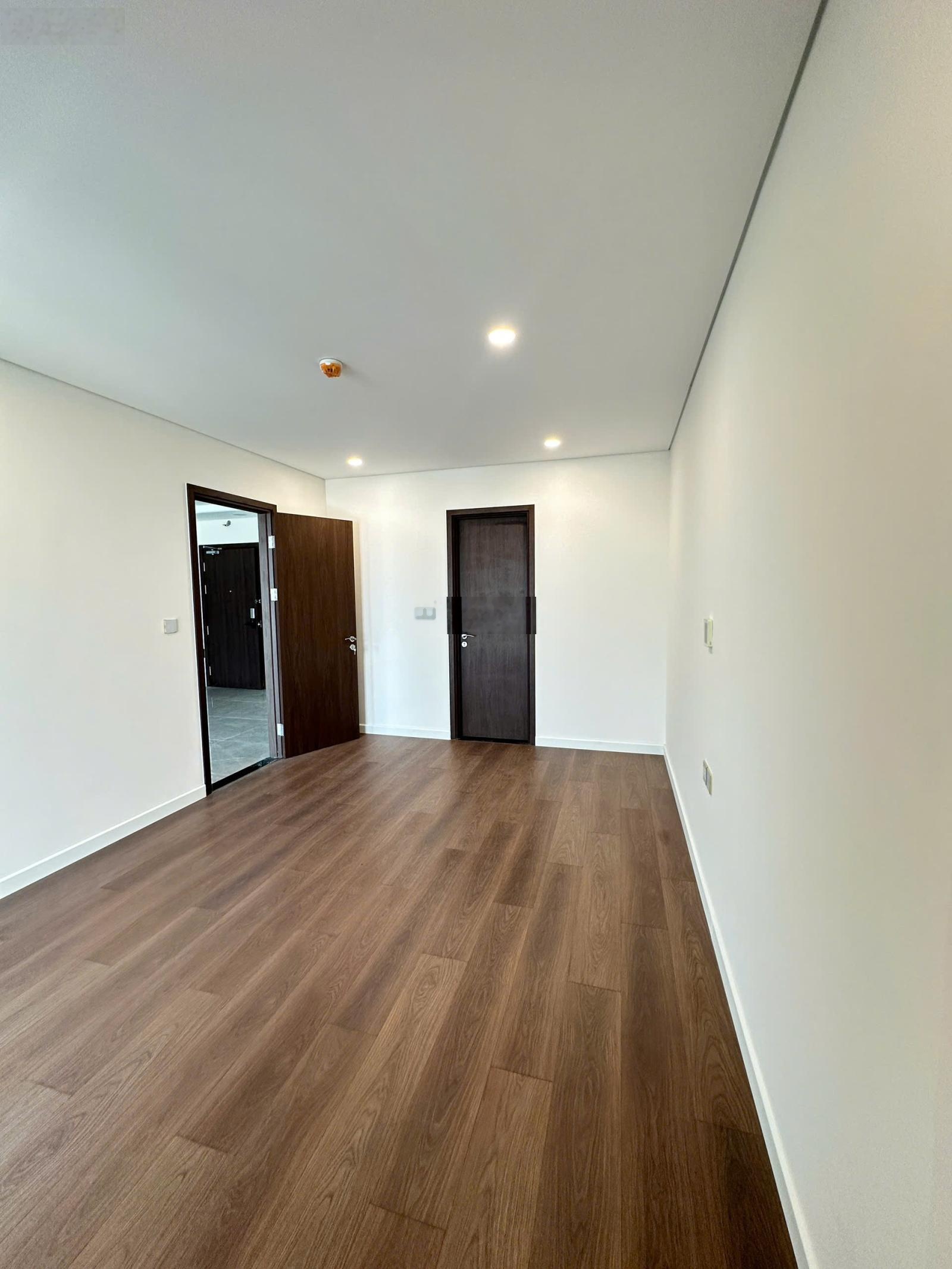 Bán 2PN 80m2 giá sốc 8.1xx tỷ bao full phí tại Sunshine Green Iconic, lh e Nam 0985243241