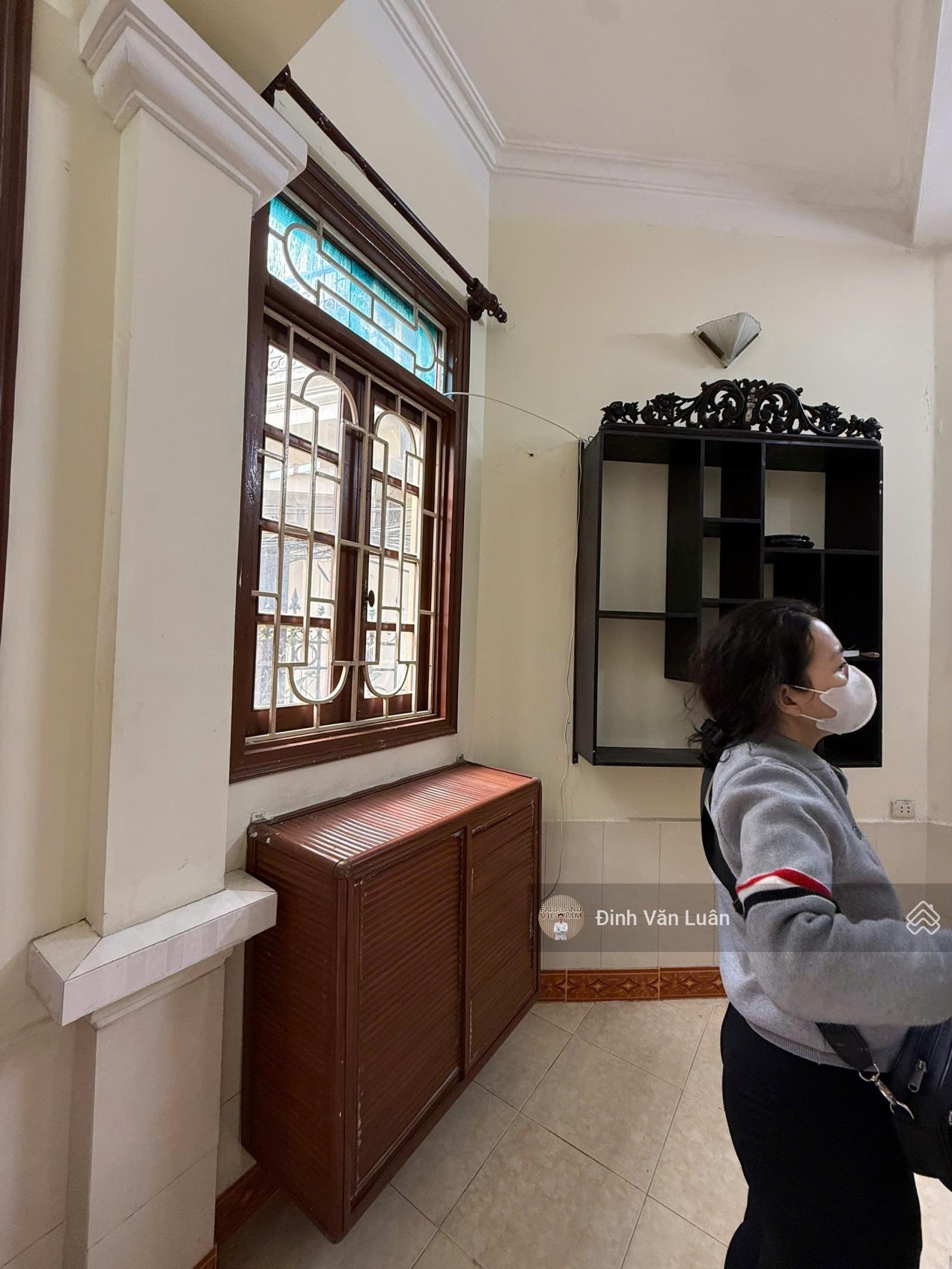 Nhà lô góc 60m2 x 2 tầng, 10 tr/tháng, sát phố