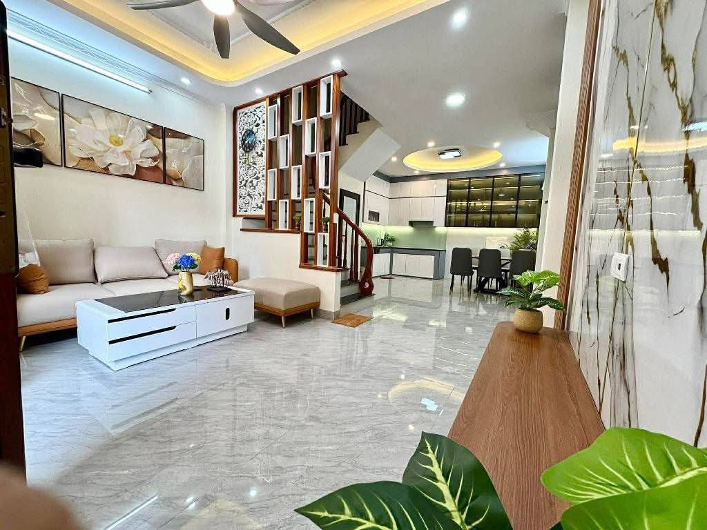 Chỉ 6 tỷ có nhà Cầu Diễn - 5 tầng thoáng sáng - tiện ích đủ đầy - vợ chồng trẻ ở bền lâu