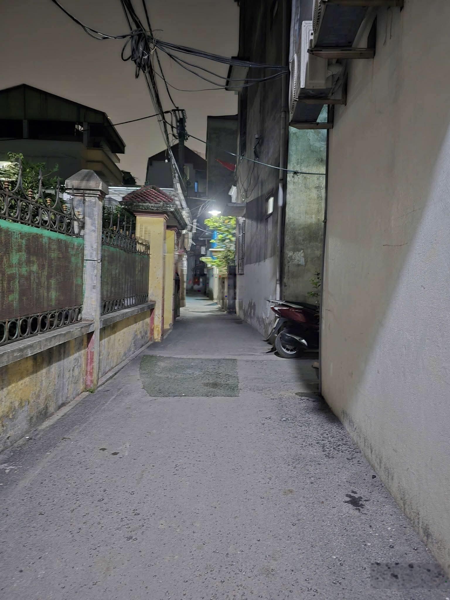 Bán nhà Văn Phú - Hà Đông 30m- 5 tầng - lô góc - nhà đẹp ở ngay