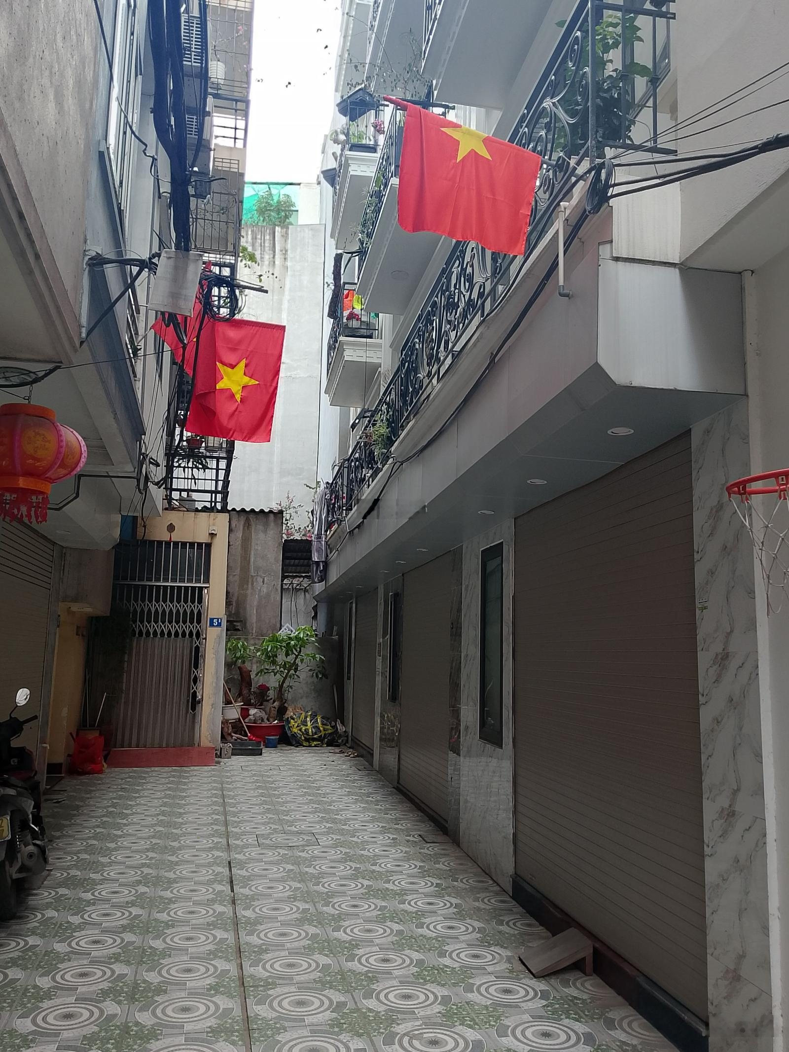 Nhà đẹp DT 35m2 xây 4tầng chắc chắn. Full nội thất đường xe VF5 vào tận nhà. Gần trường học, chợ