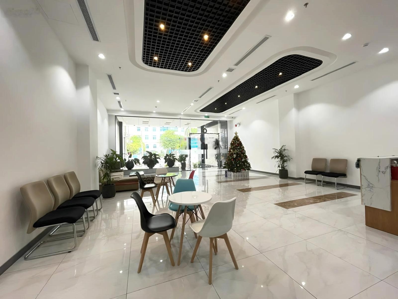 Duy nhất văn phòng 320m2 giá 85 triệu/tháng - Full nội thất - sàn không cột