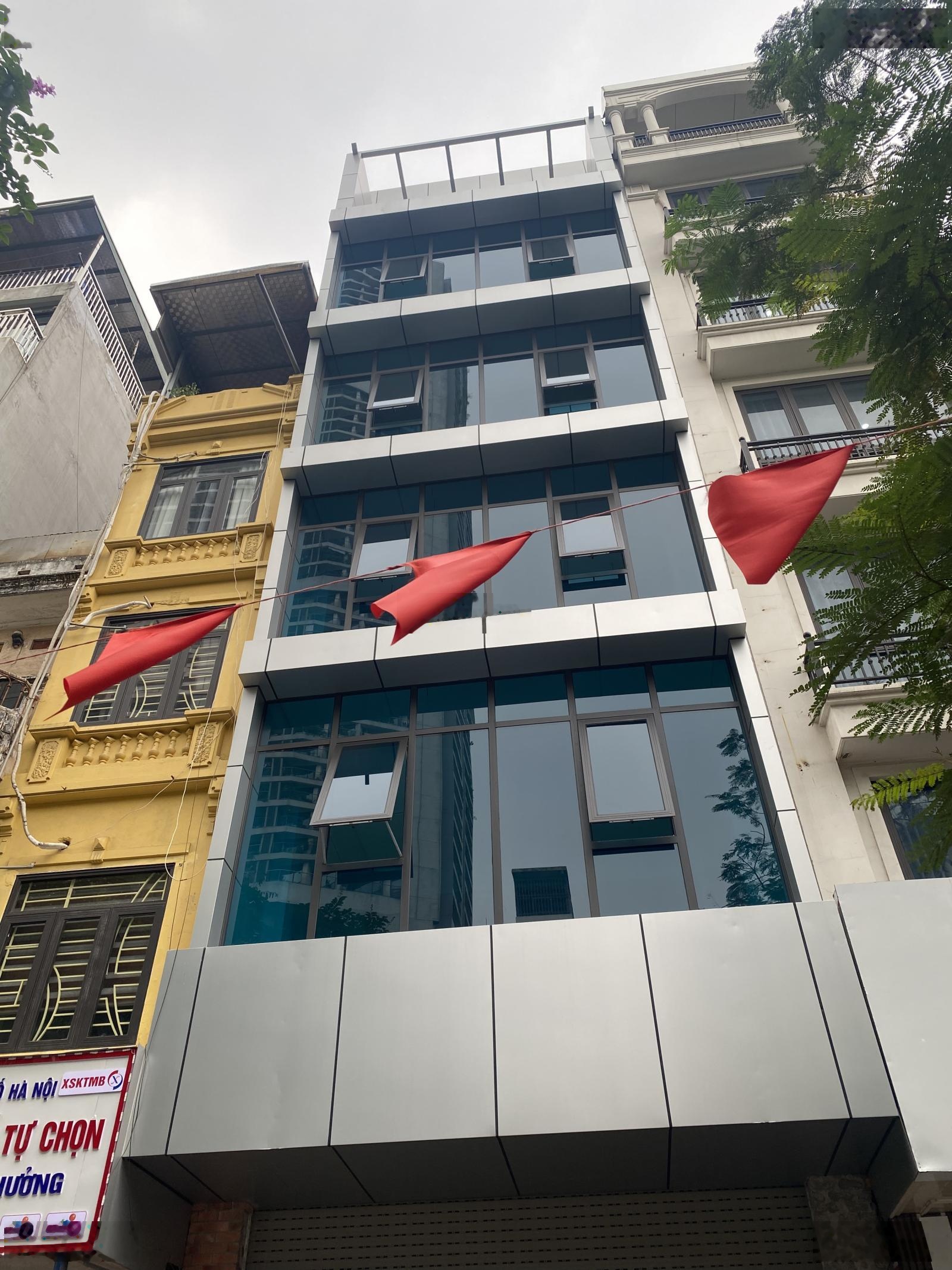 Chính chủ nhờ cho thuê gấp toà nhà mặt phố Trần Đăng Ninh có 6 tầng, đầy đủ công năng có thang may