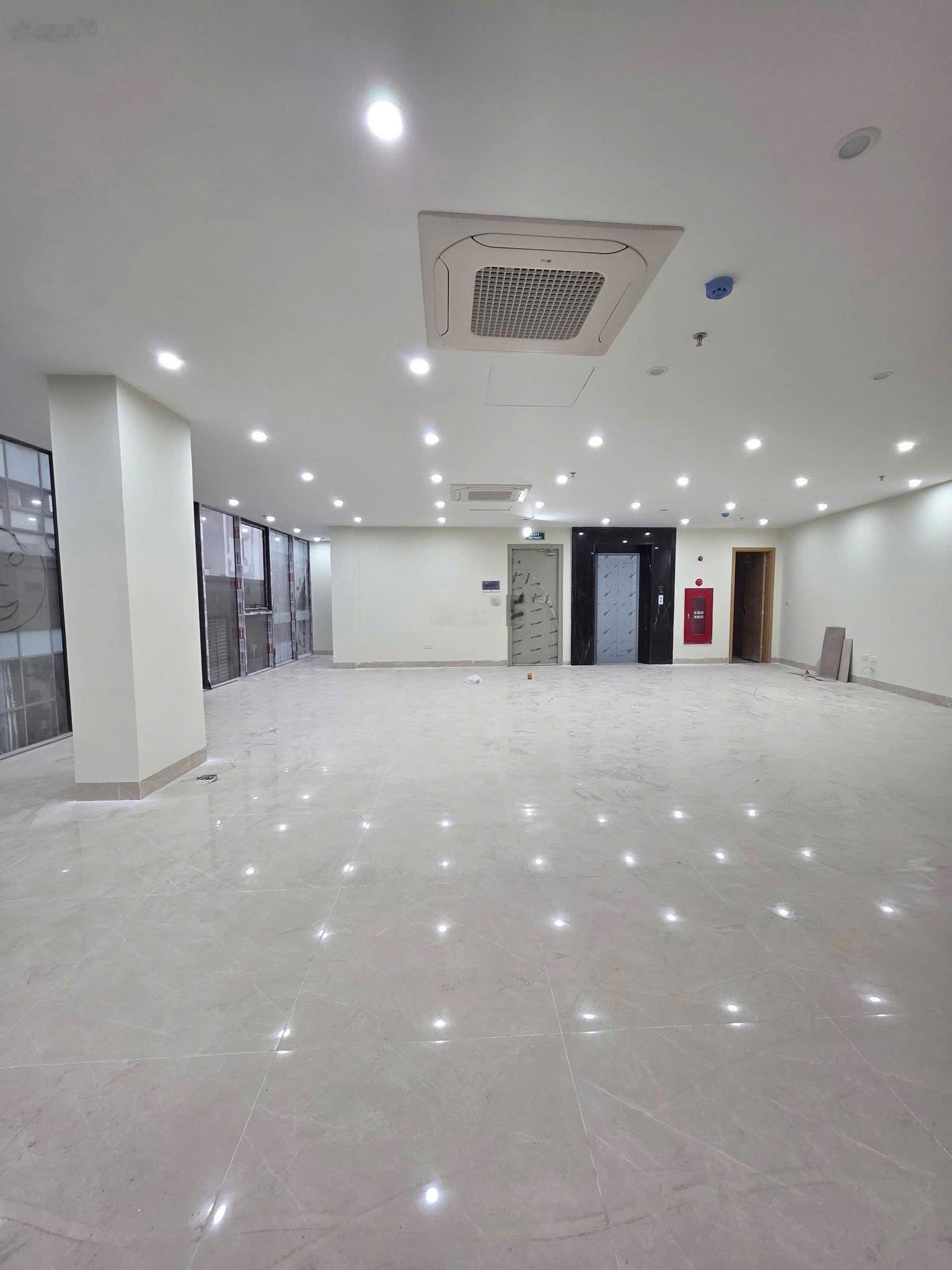 Toà văn phòng lô góc mặt phố nguyễn trãi thanh xuân, dt 150m2 xây mới 10 tầng có hầm, nhỉnh 9x tỷ