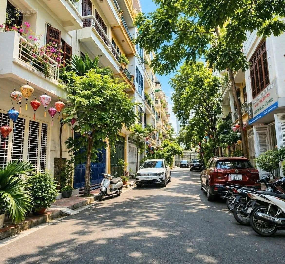 Thá Hà Đống Đa. Nhà đẹp phân lô ô tô vào nhà, mặt tiền rộng, gần phố, ở sướng, KD đỉnh,cần bán gấp