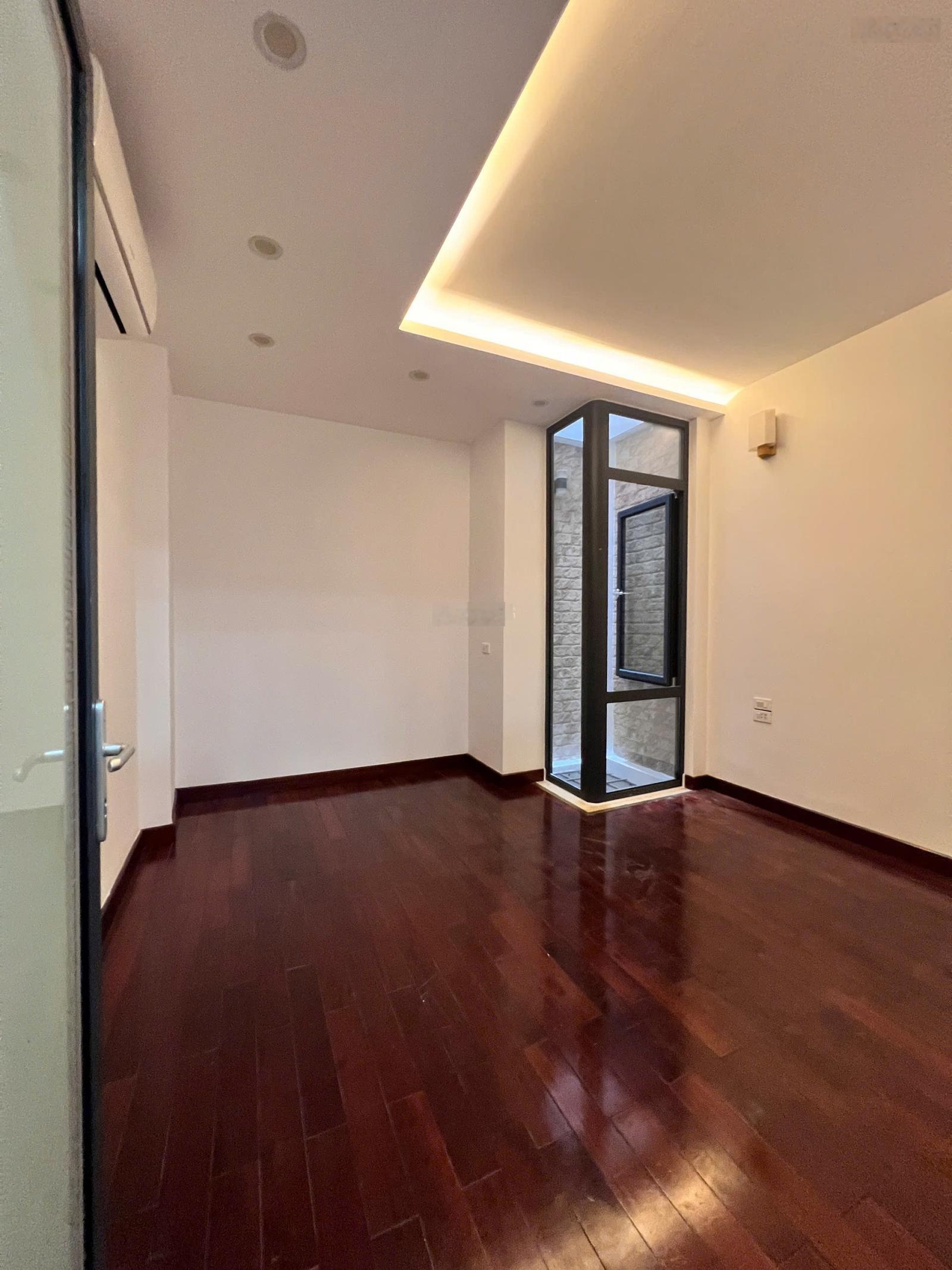 Cho thuê nhà MP Mễ Trì, Từ Liêm, tp Hà Nội. Dt 60m2x7t, mt 5m. Nhà thông sàn, thang máy. Giá 35 tr