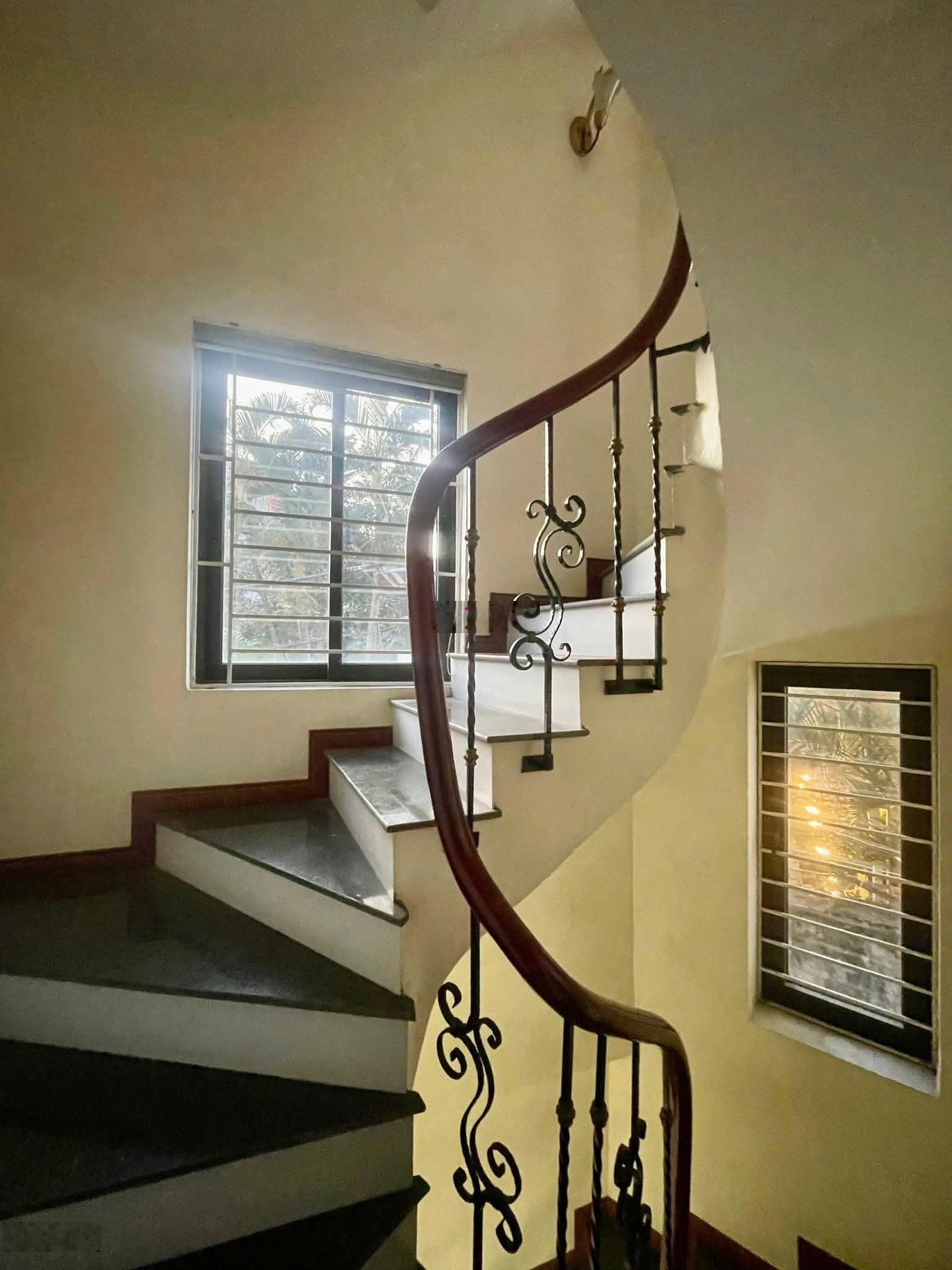Cho thuê nhà riêng ngọc thụy 3 ngủ full đồ gần chợ ngọc thụy trường quóc tế việt pháp khu khai sơn