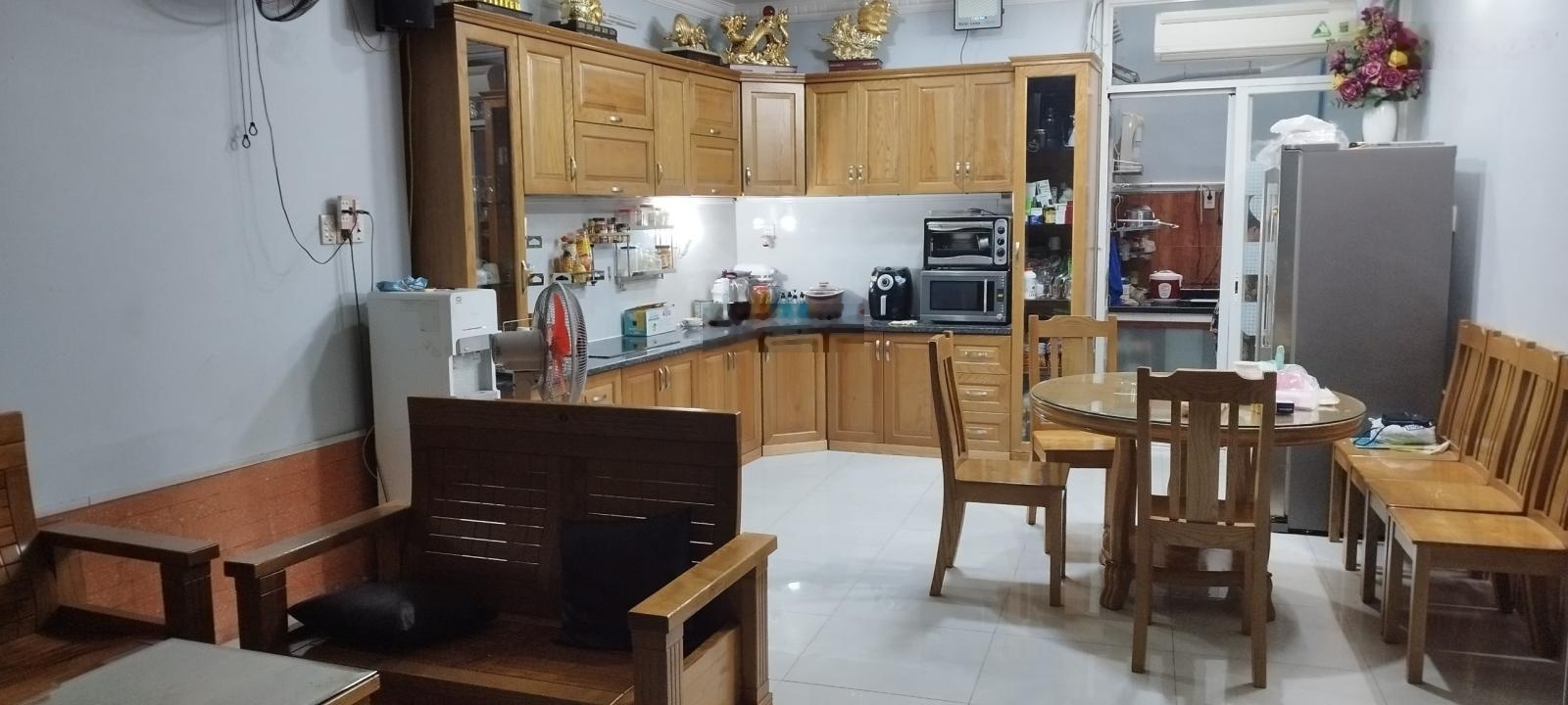 Bán biệt thự đẹp tại Nguyễn Trọng Tuyển, 50 tỷ, 207m2, hàng hot