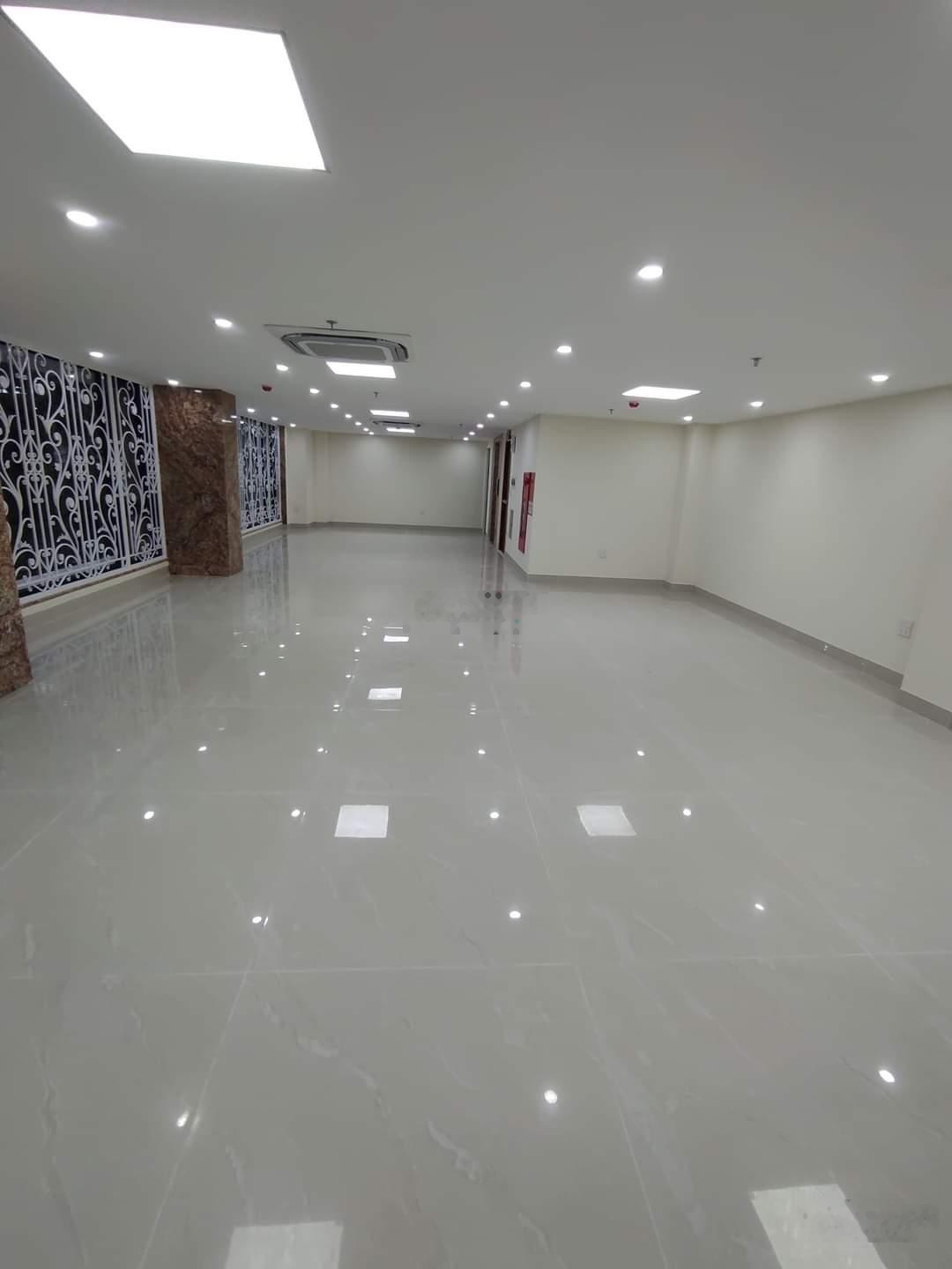 Cho thuê nhà mặt ngõ 18 phố huỳnh thúc kháng diện tích 50 mét mặt tiền 4 mét x 5 tầng