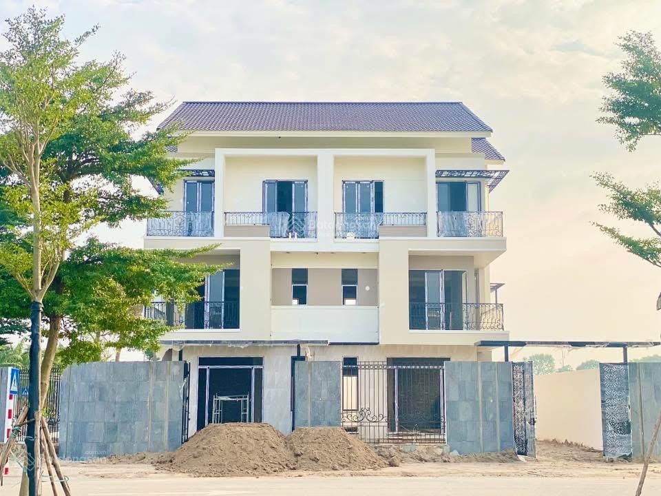Độc bản biệt thự sông sân vườn rộng thiết kế theo phong cách thời thượng chân ga metro hà nội