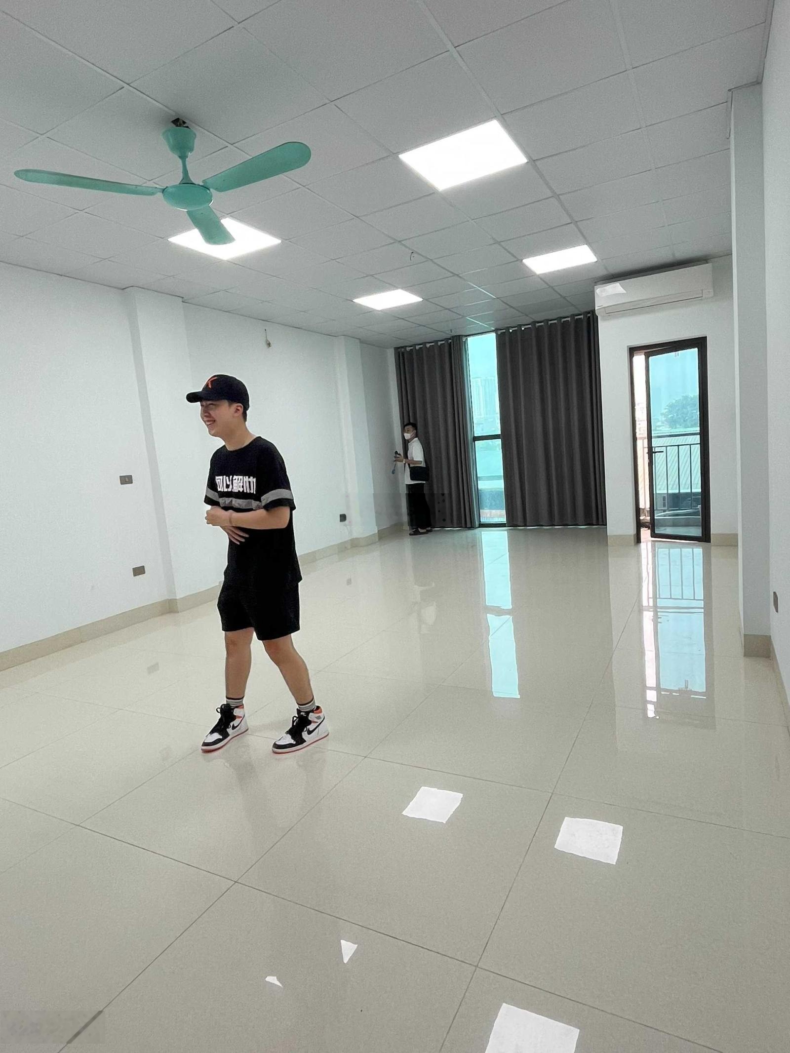 Cho thuê văn phòng Nguyễn Xiển, 65 m2/tầng, sàn thông