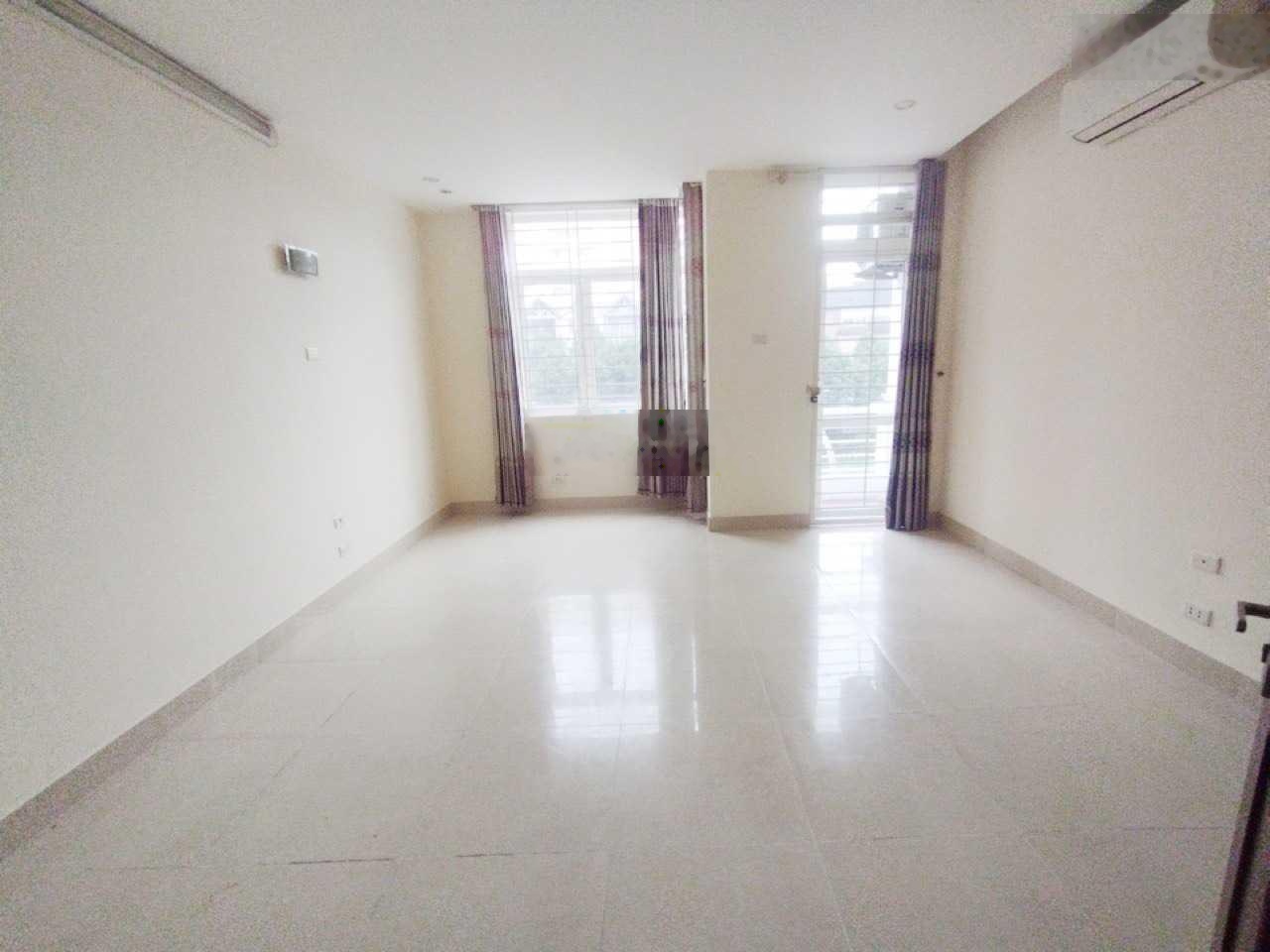 Cho thuê nhà Nguyễn Văn Lộc - Mỗ Lao. DT 78m2, 4 tầng, MT 5m, đủ ĐH, có vỉa hè. Ô tô đỗ cửa